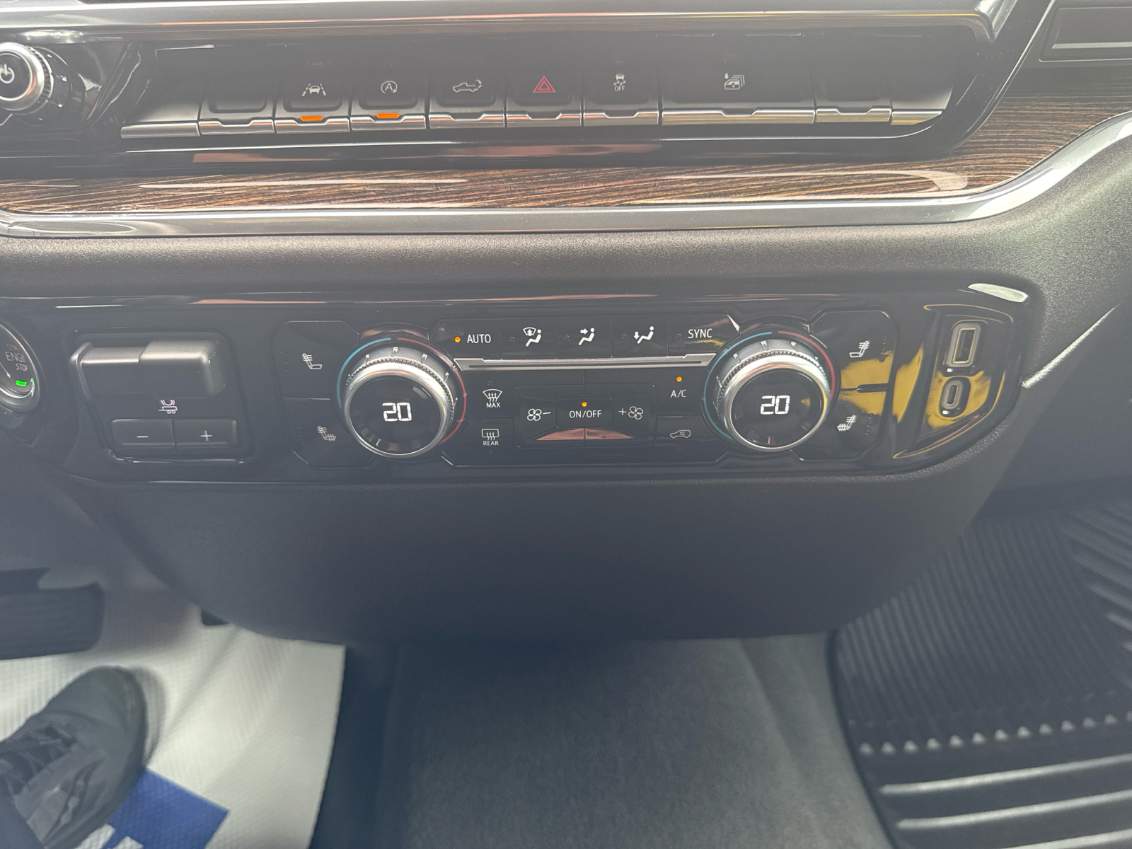 2023 GMC Sierra 1500 ELEVATION | APPLE CARPLAY | HEATED SEATS & WHEEL - Thumbnail 17