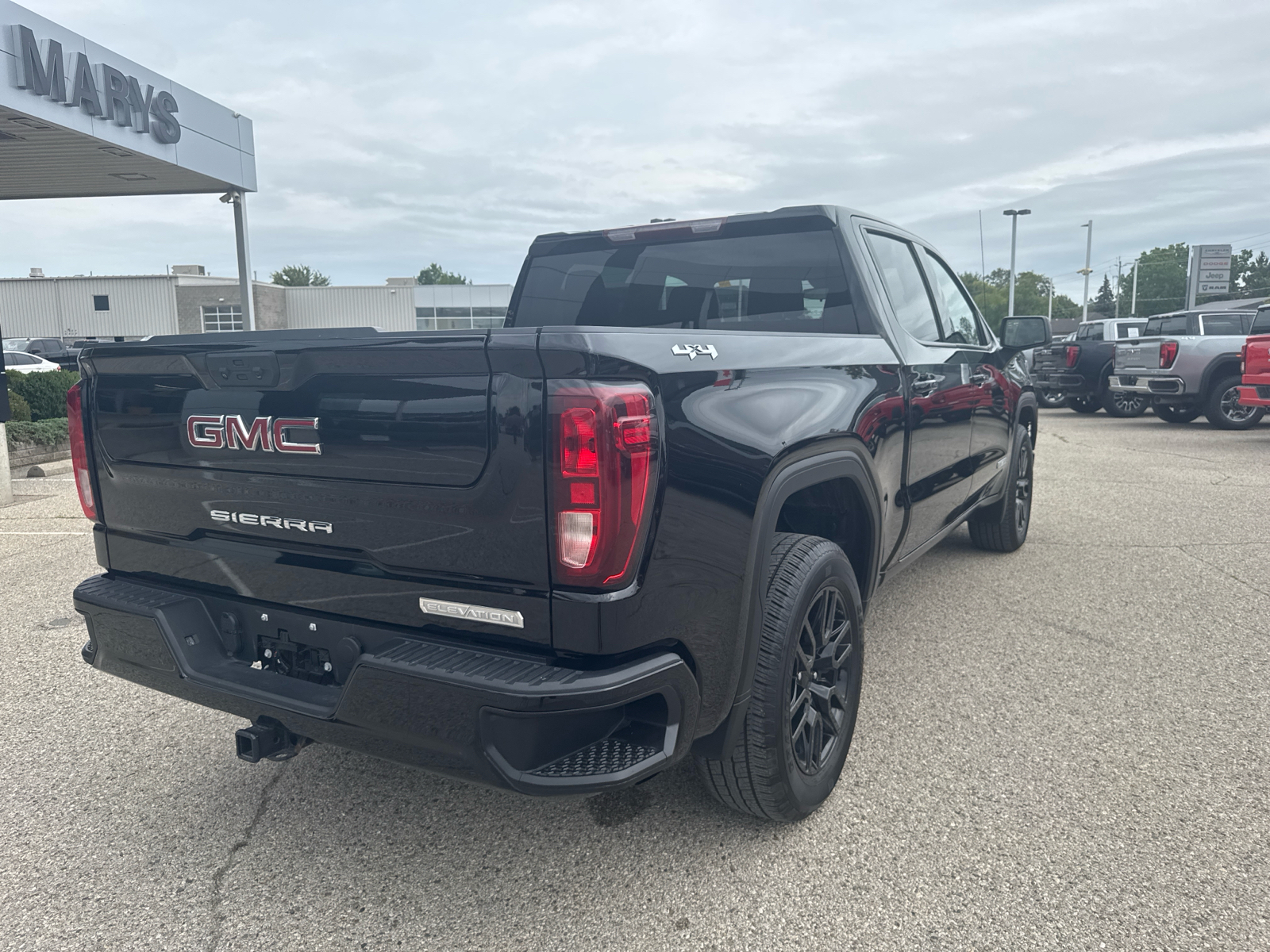 2023 GMC Sierra 1500 ELEVATION | APPLE CARPLAY | HEATED SEATS & WHEEL - Thumbnail 3
