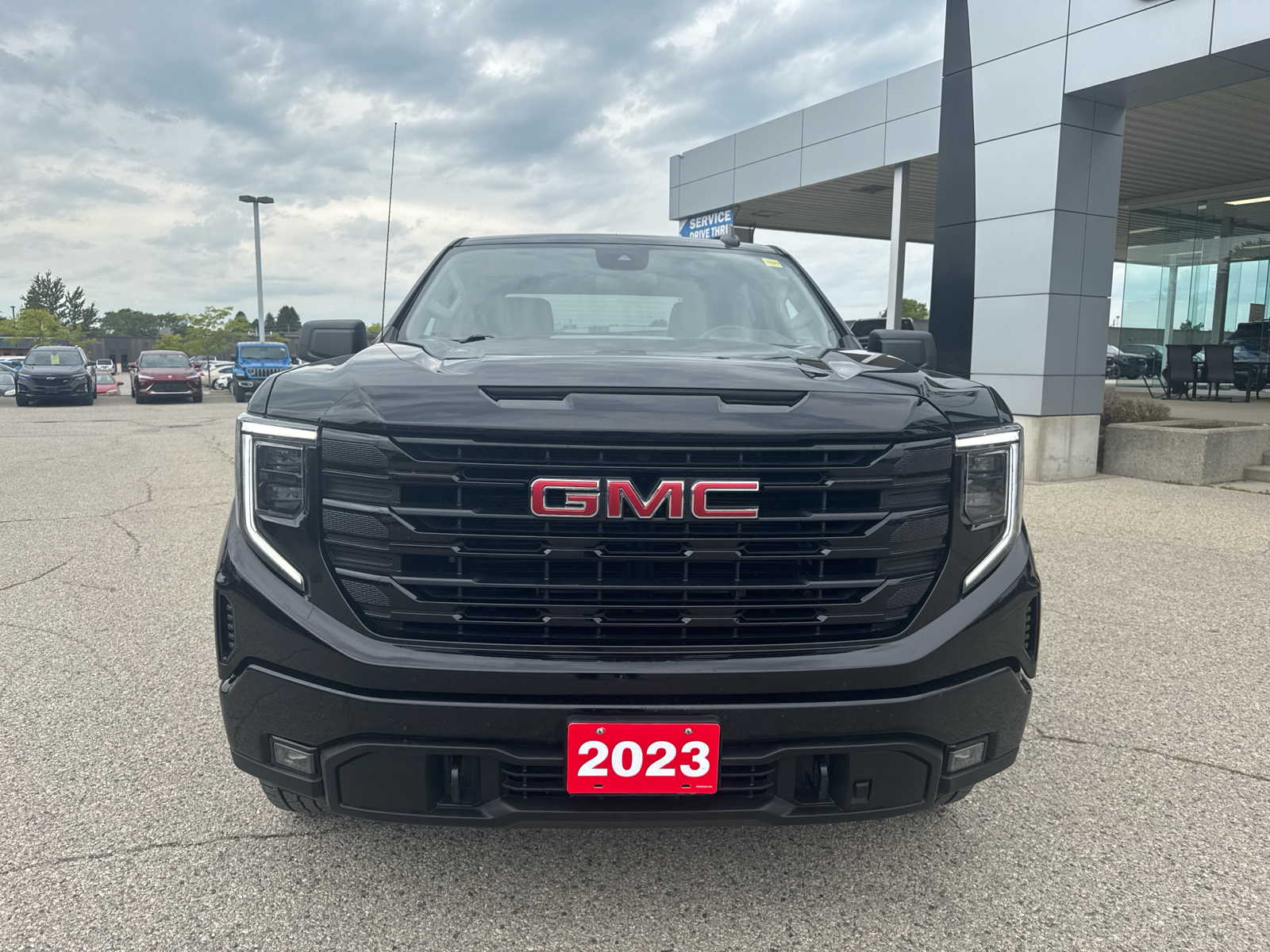 2023 GMC Sierra 1500 ELEVATION | APPLE CARPLAY | HEATED SEATS & WHEEL - Thumbnail 8