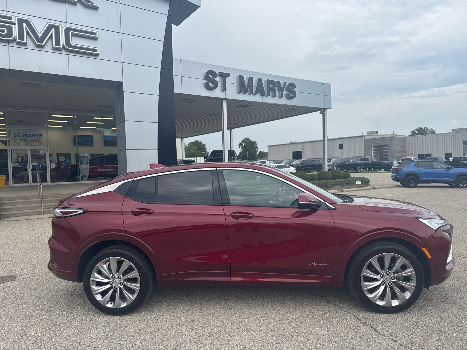 2024 Buick Envista AVENIR | HEATED SEATS | APPLE CARPLAY - Thumbnail 2