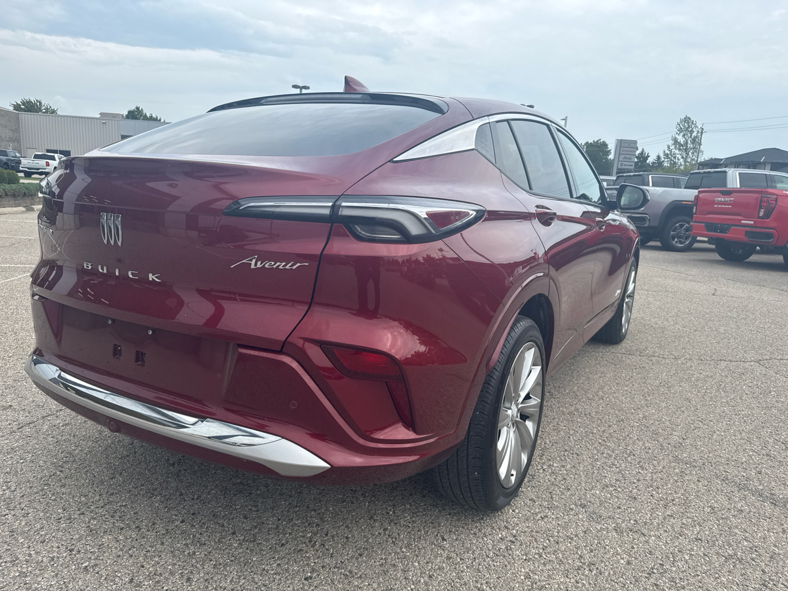 2024 Buick Envista AVENIR | HEATED SEATS | APPLE CARPLAY - Thumbnail 3