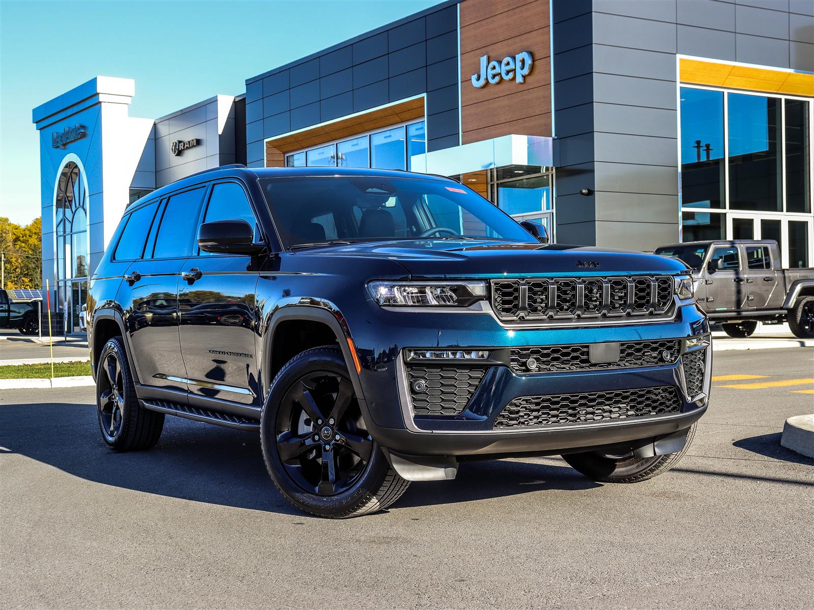 2027 Jeep Grand Cherokee L Laredo Altitude 4x4 - Main View