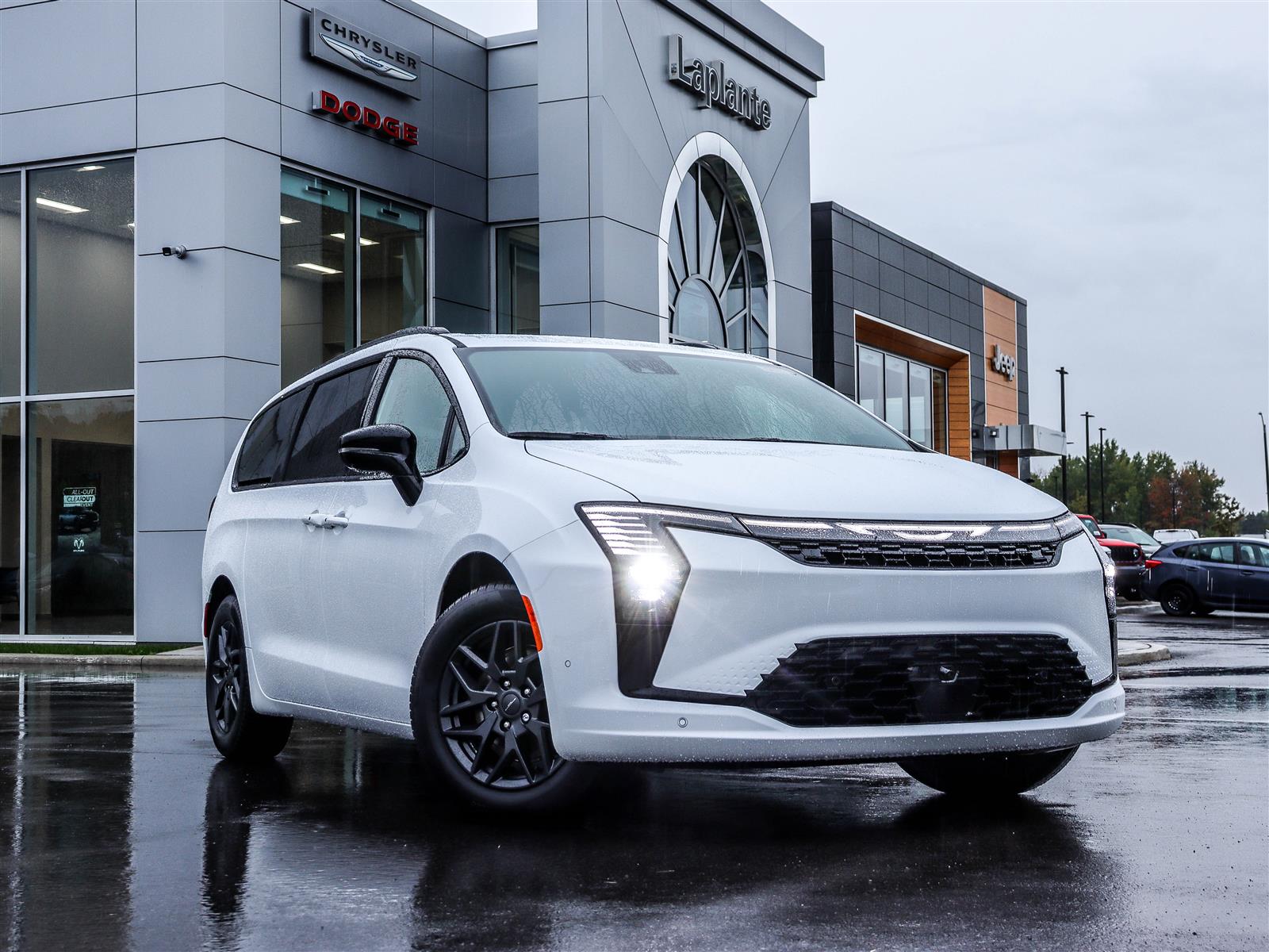 2027 Chrysler Pacifica Select FWD - Main View