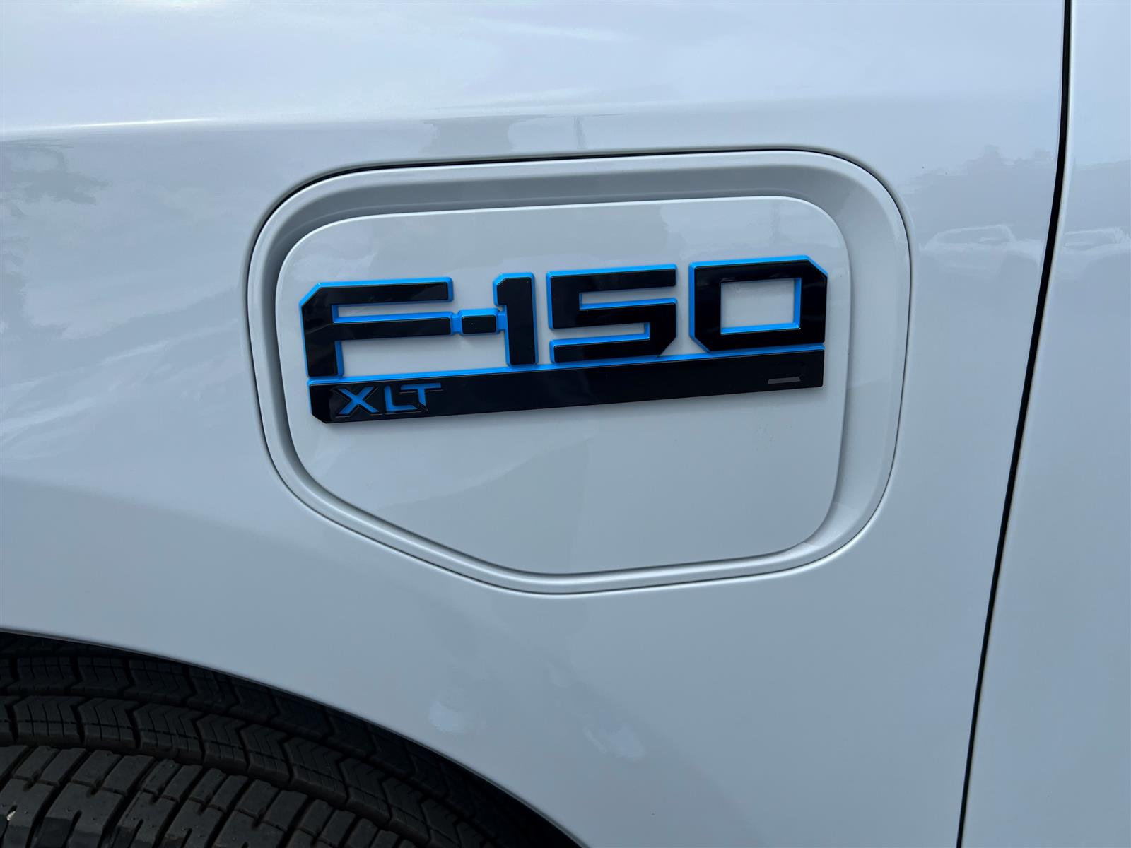 2025 Ford F-150 Lightning XLT 98 KWH Std Battery SuperCrew - Thumbnail 11