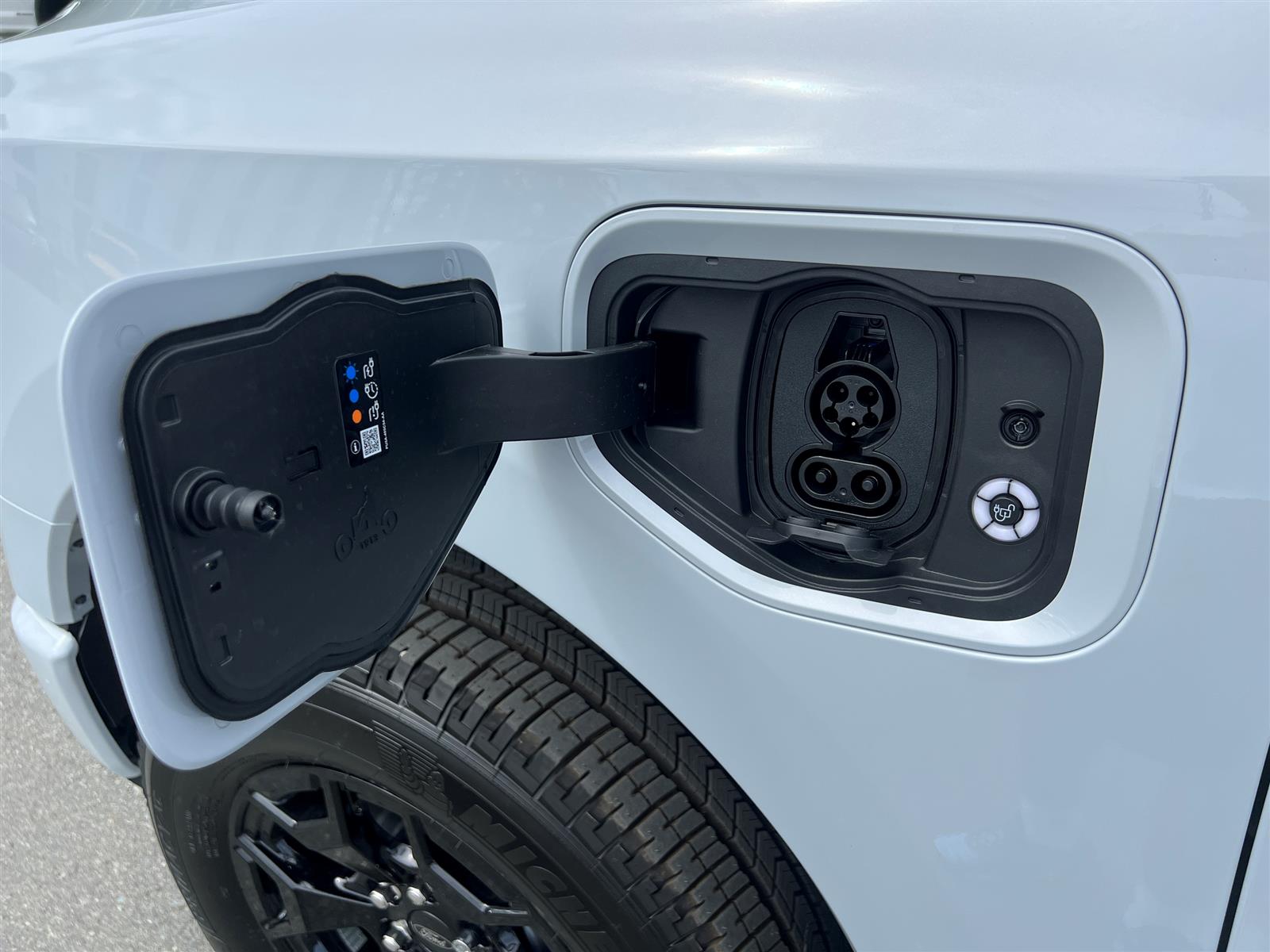 2025 Ford F-150 Lightning XLT 98 KWH Std Battery SuperCrew - Thumbnail 12