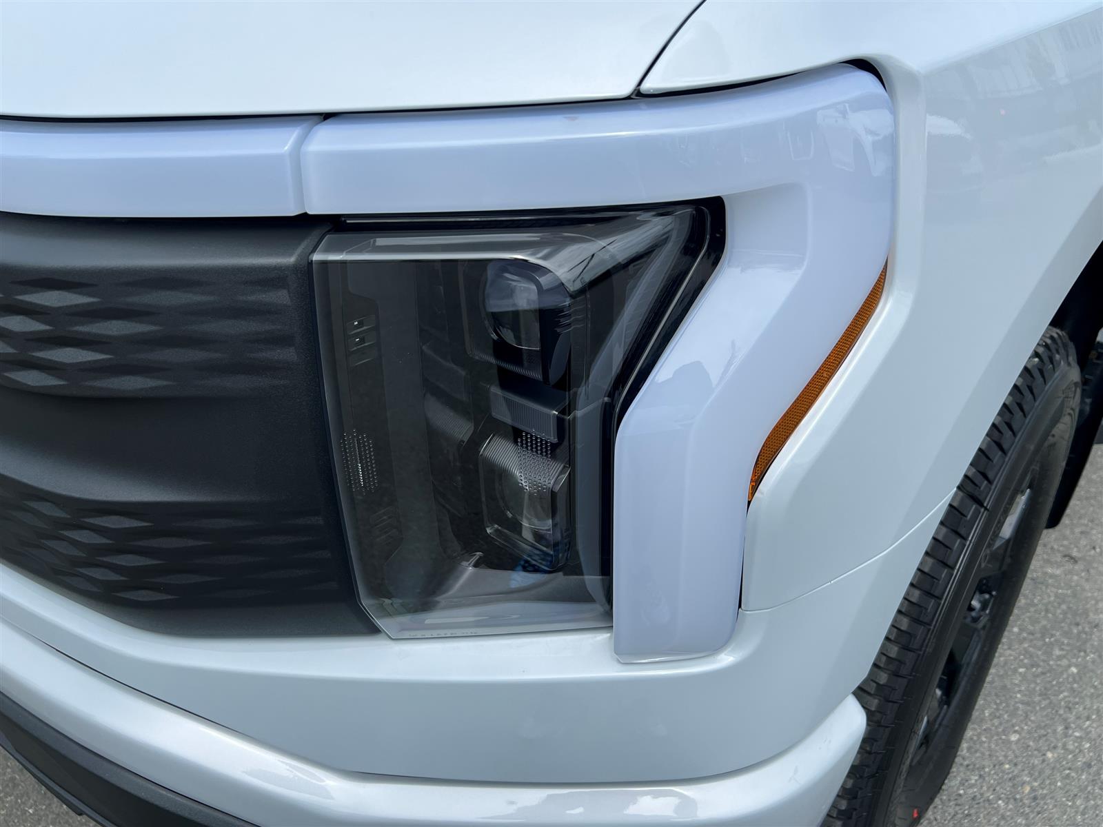 2025 Ford F-150 Lightning XLT 98 KWH Std Battery SuperCrew - Thumbnail 13