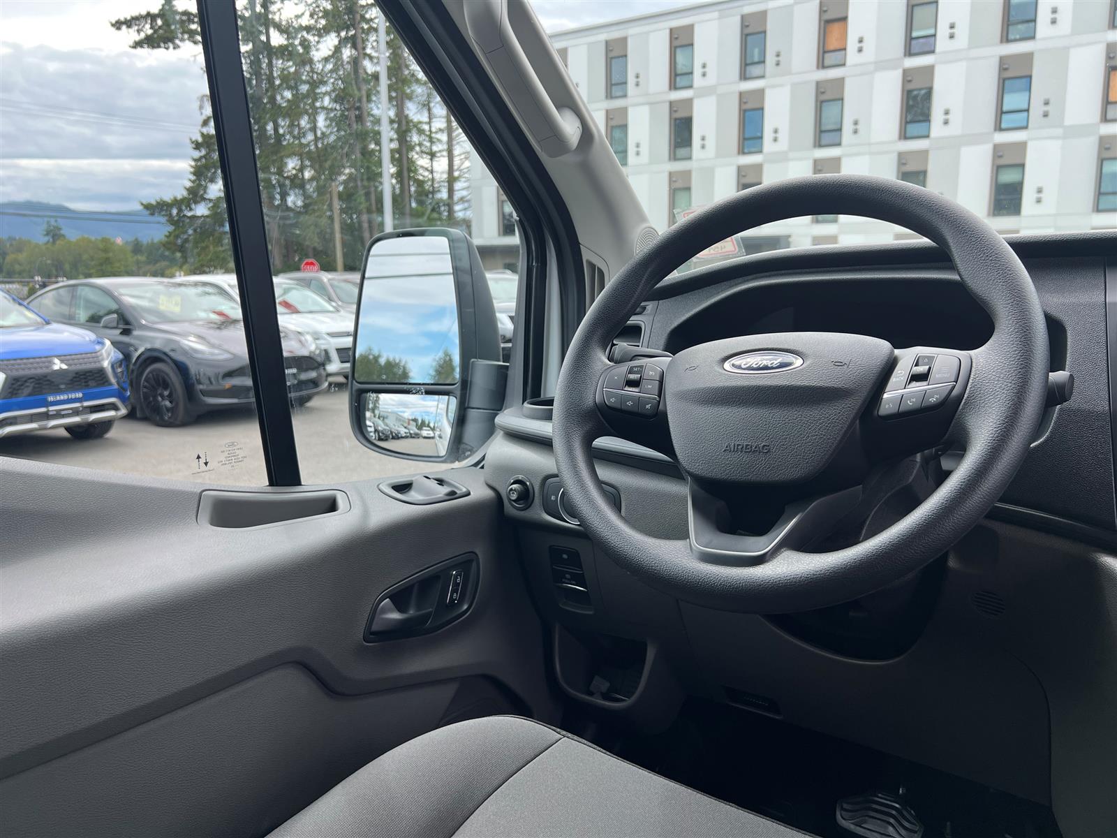 2025 Ford E-Transit Cargo Van E-Transit Cargo Van XL Mid Roof RWD - Thumbnail 14