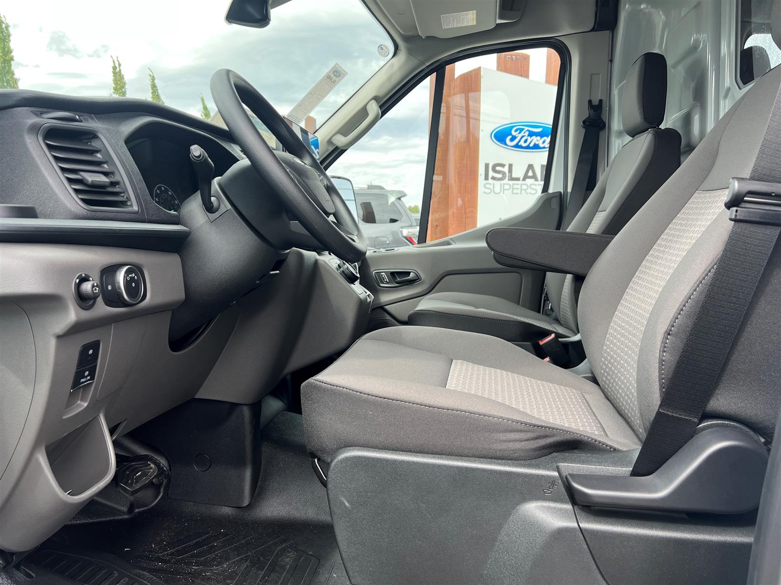 2025 Ford E-Transit Cargo Van E-Transit Cargo Van XL Mid Roof RWD - Thumbnail 19