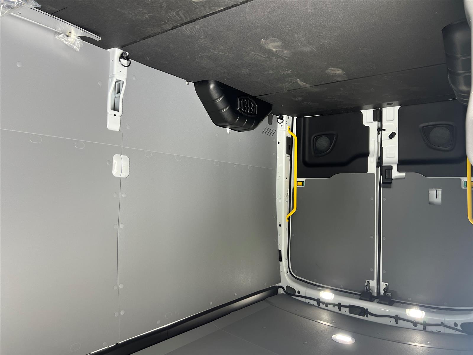 2025 Ford E-Transit Cargo Van E-Transit Cargo Van XL Mid Roof RWD - Thumbnail 21