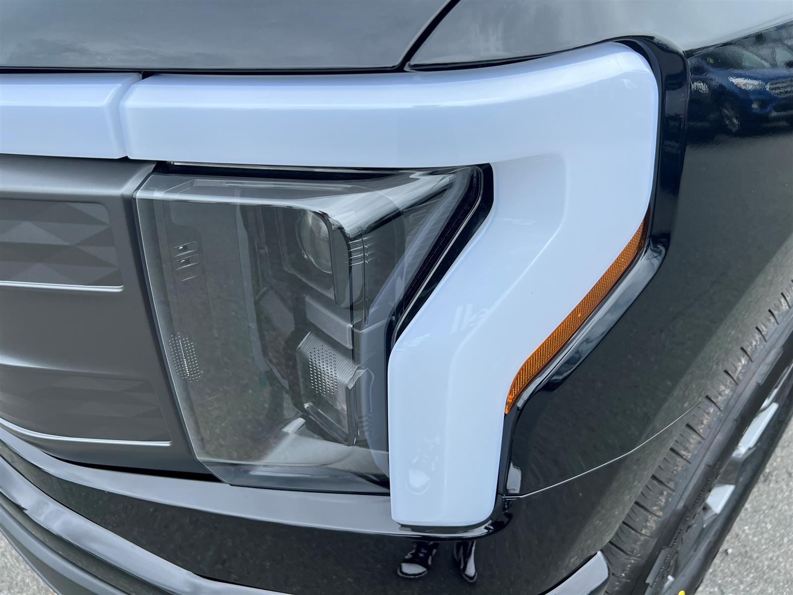 2025 Ford F-150 Lightning LARIAT 511A 131 Kwh Ext Range - Thumbnail 11