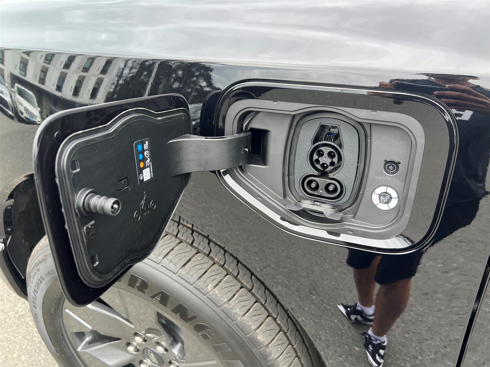2025 Ford F-150 Lightning LARIAT 511A 131 Kwh Ext Range - Thumbnail 14