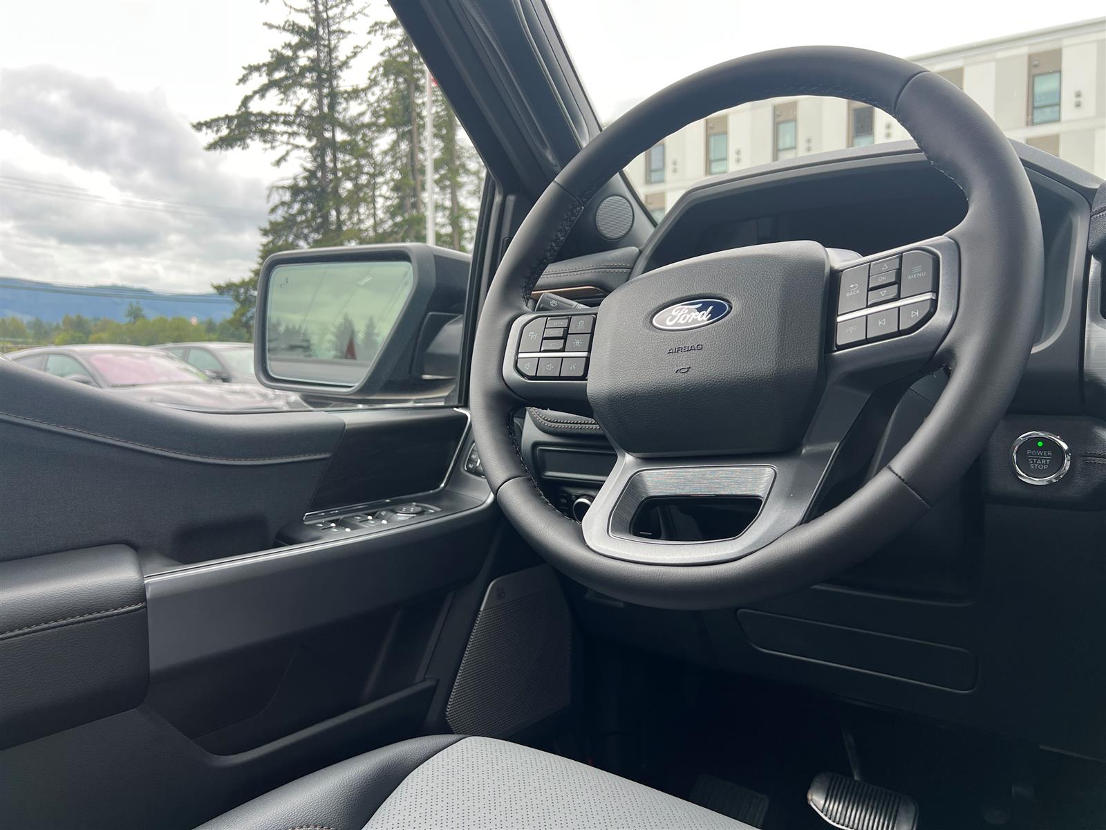 2025 Ford F-150 Lightning LARIAT 511A 131 Kwh Ext Range - Thumbnail 17