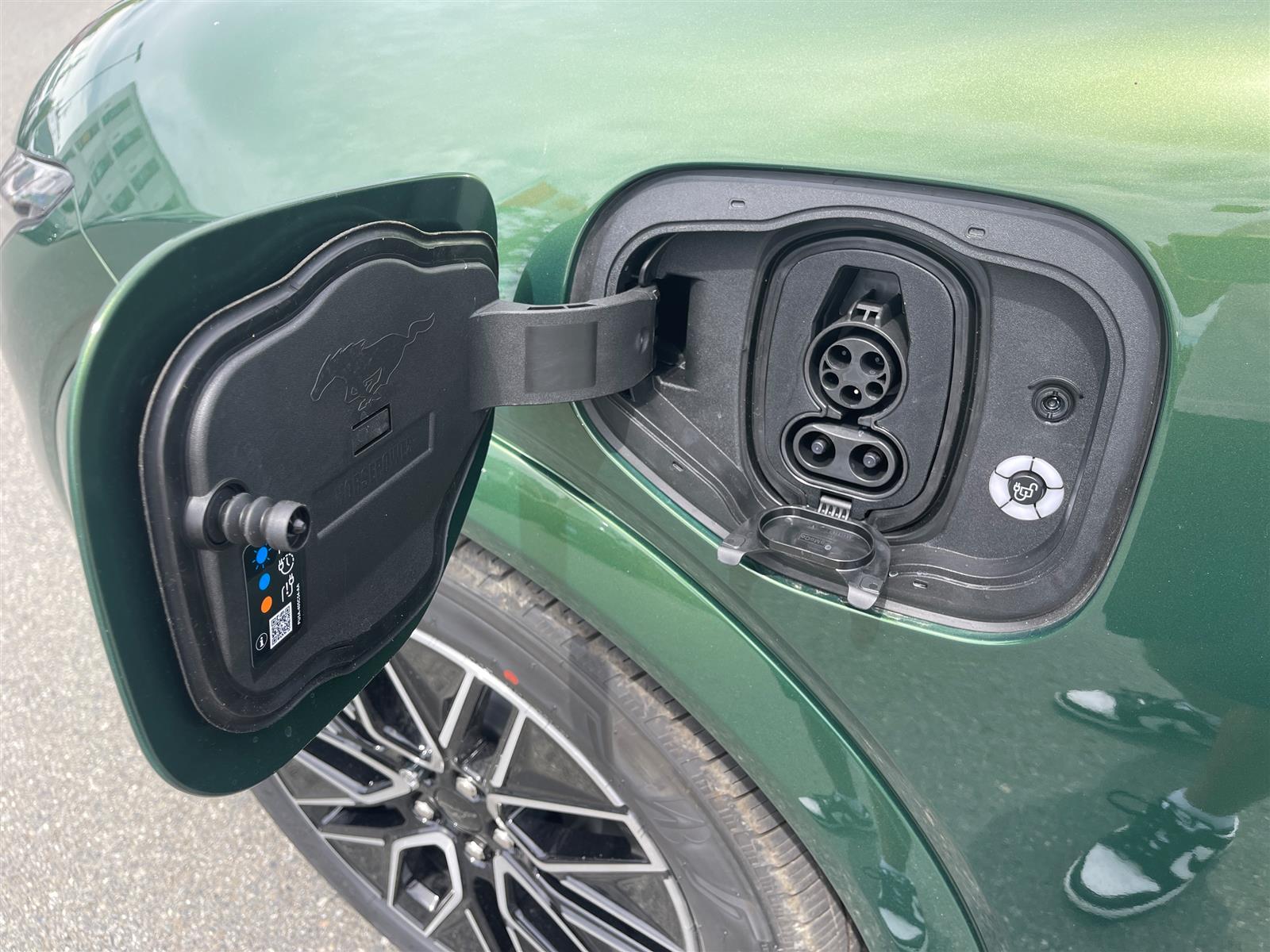 2025 Ford Mustang Mach-E Premium AWD 88 Kwh NCM Ext Range - Thumbnail 14