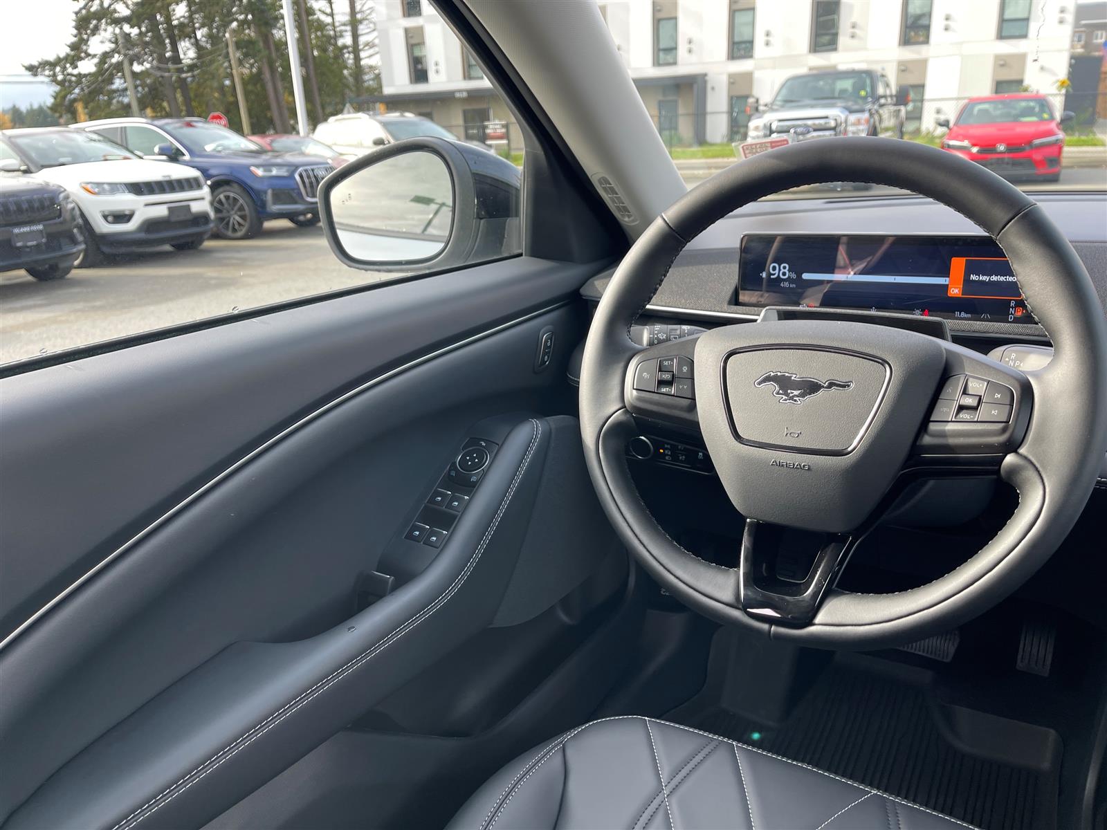 2025 Ford Mustang Mach-E Select AWD 73kWh LFP Std Battery - Thumbnail 17
