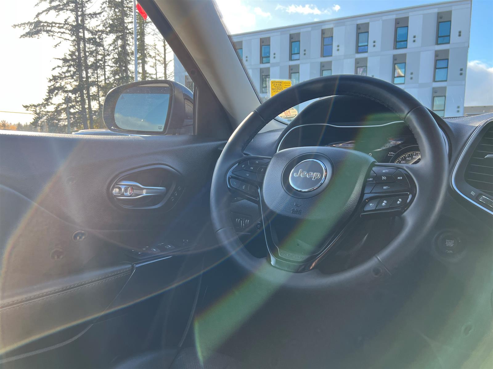 2023 Jeep Cherokee Drive Modes | Dual Moonroof | Dual Climate Ctrl - Thumbnail 16