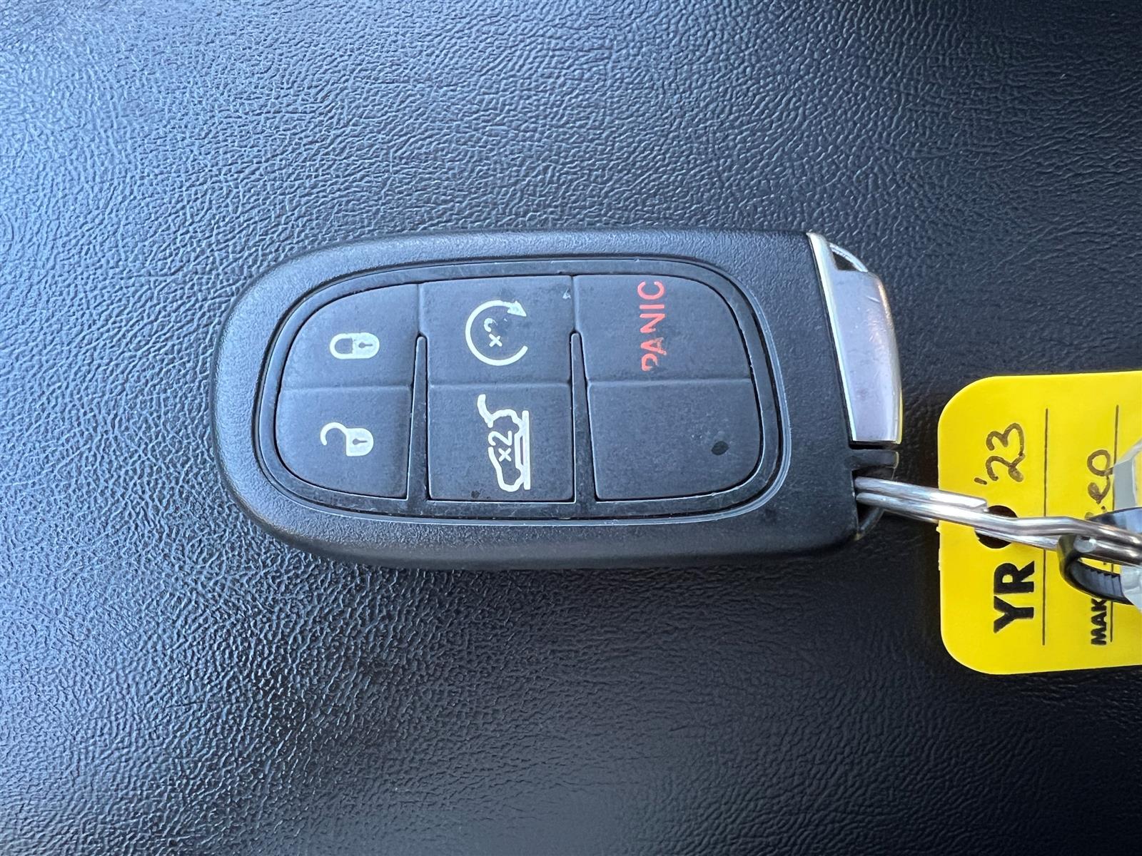 2023 Jeep Cherokee Drive Modes | Dual Moonroof | Dual Climate Ctrl - Thumbnail 29