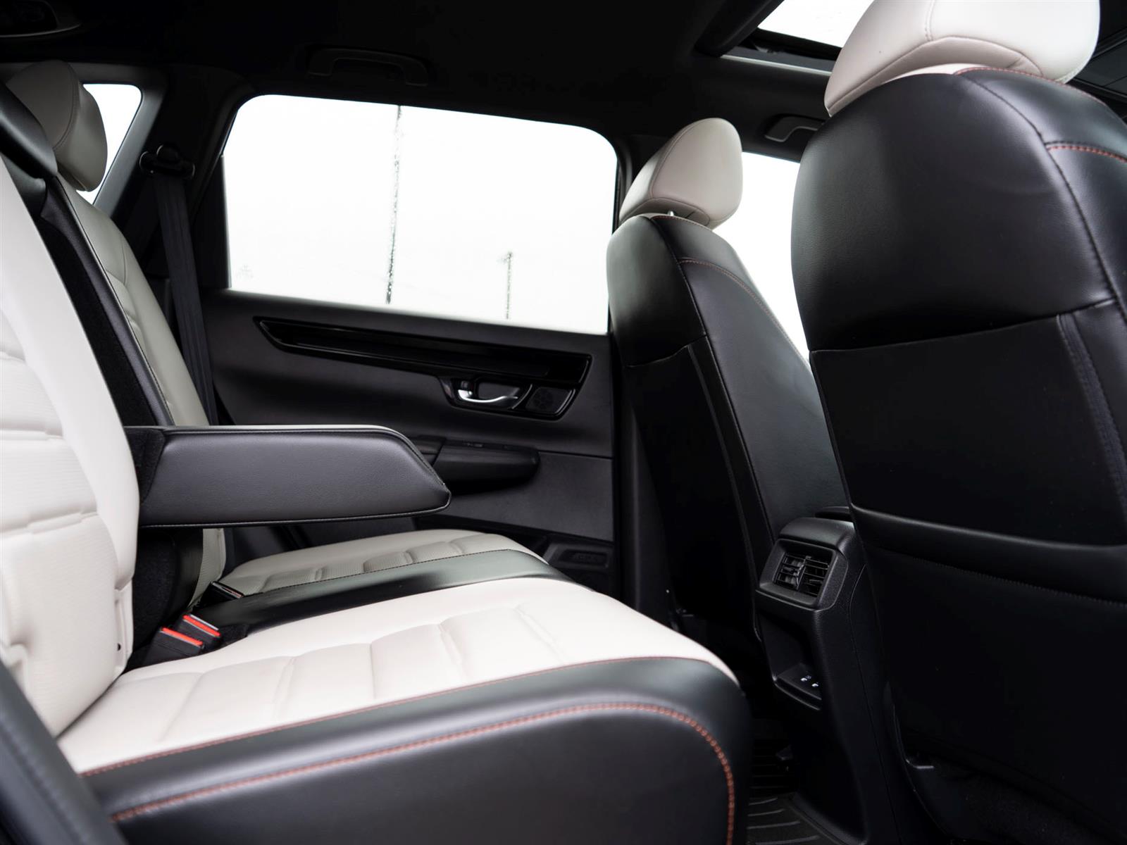 2025 Honda CR-V Hybrid Moonroof | Climate Ctrl | Wireless Charge Pad - Thumbnail 24