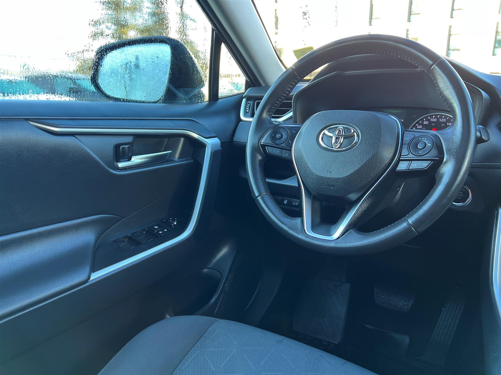 2019 Toyota RAV4 Heated Seats | Bluetooth | Blind Spot Monitor - Thumbnail 16