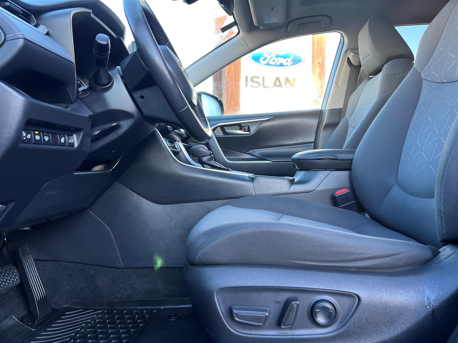 2019 Toyota RAV4 Heated Seats | Bluetooth | Blind Spot Monitor - Thumbnail 21