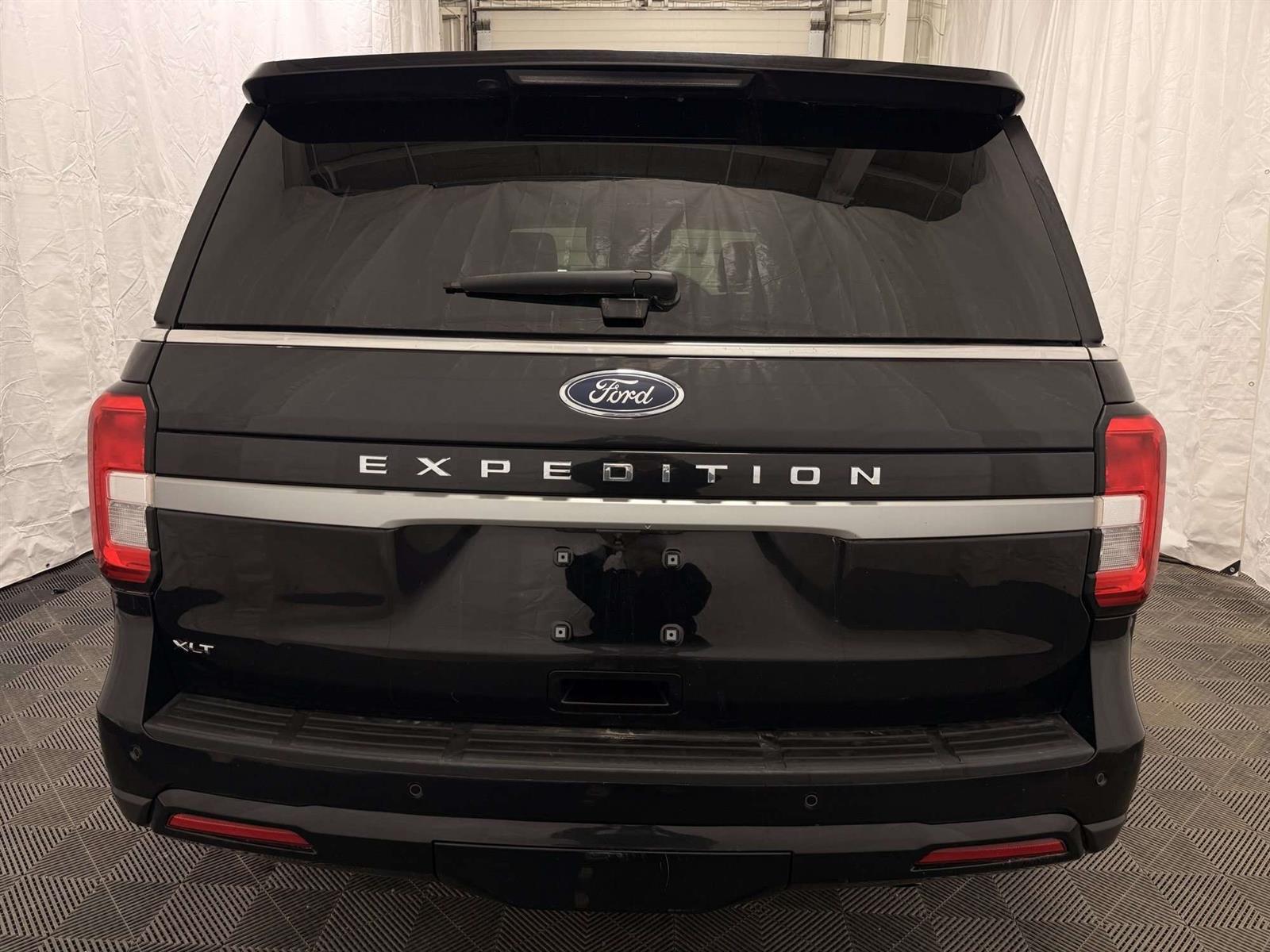 2024 Ford Expedition XLT 4X4 | BLACK ACCENT PKG | PANO ROOF | HD TOWING - Thumbnail 10