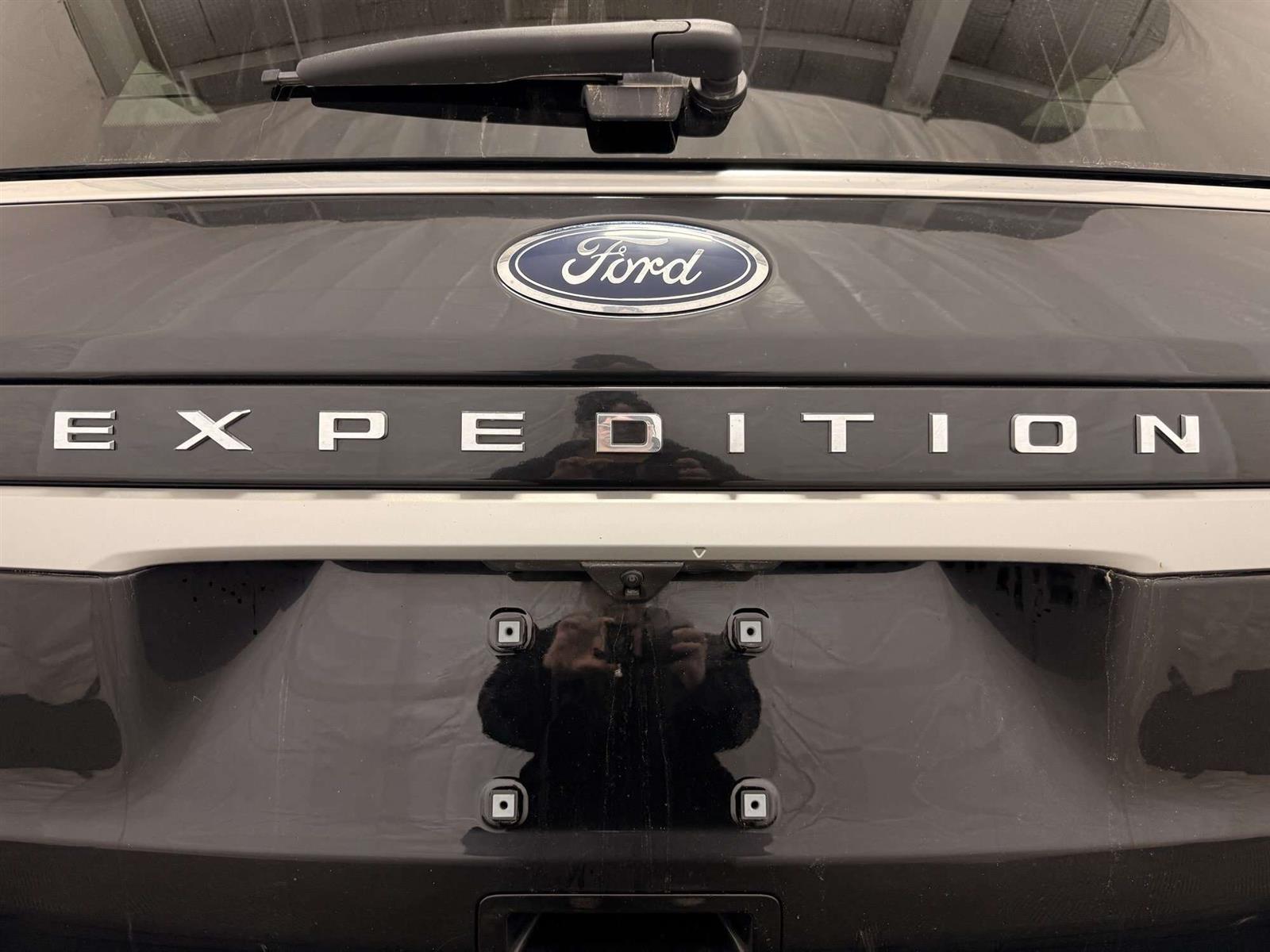 2024 Ford Expedition XLT 4X4 | BLACK ACCENT PKG | PANO ROOF | HD TOWING - Thumbnail 13