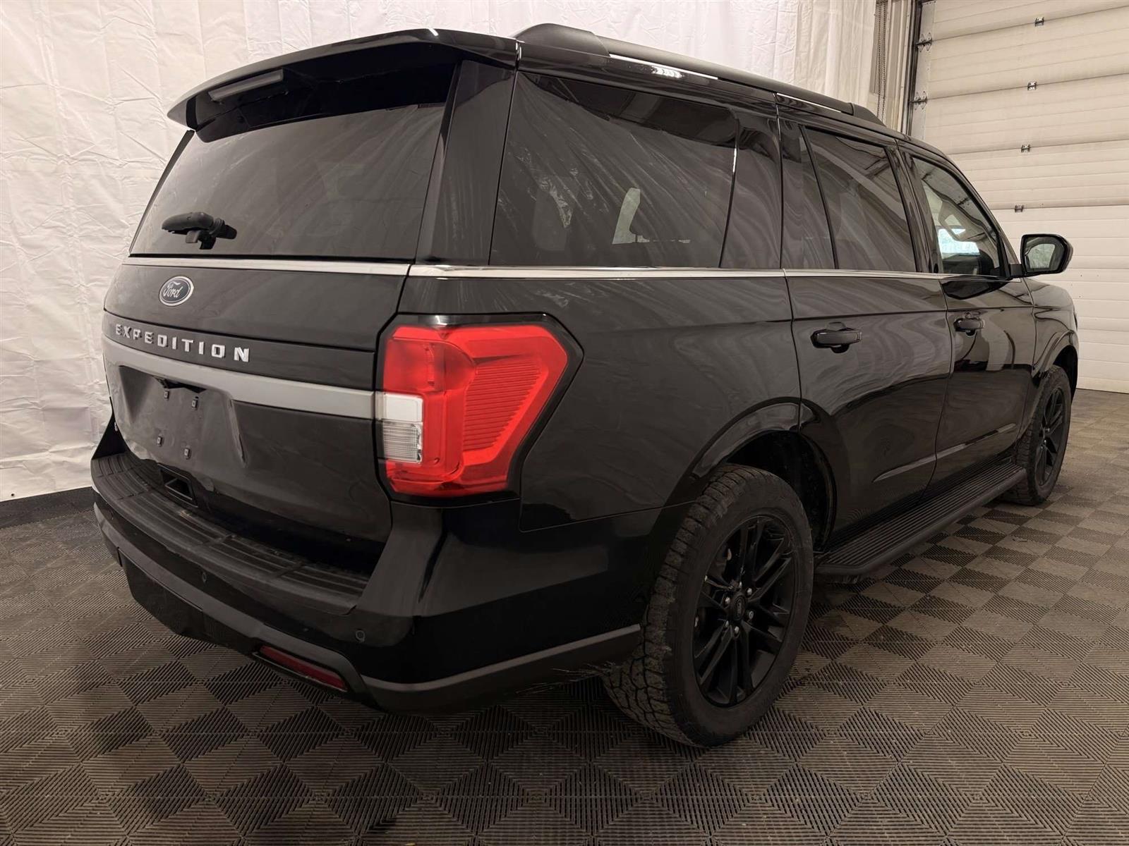 2024 Ford Expedition XLT 4X4 | BLACK ACCENT PKG | PANO ROOF | HD TOWING - Thumbnail 15