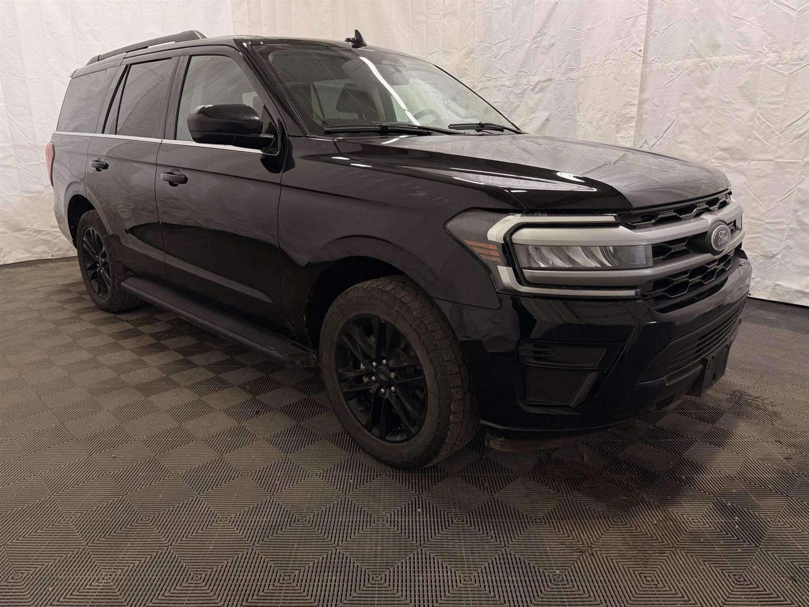 2024 Ford Expedition XLT 4X4 | BLACK ACCENT PKG | PANO ROOF | HD TOWING - Thumbnail 2