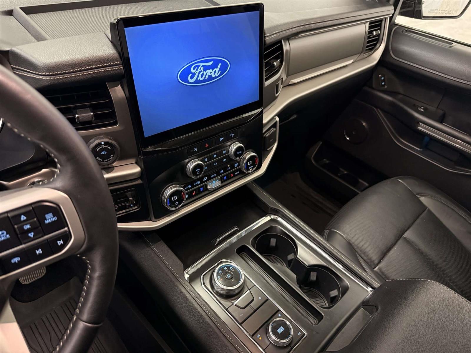 2024 Ford Expedition XLT 4X4 | BLACK ACCENT PKG | PANO ROOF | HD TOWING - Thumbnail 23
