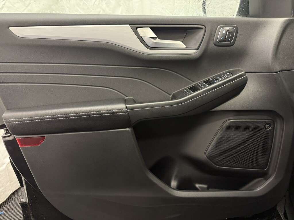 2025 Ford Escape PHEV PREMIUM PACKAGE PANORMAIC MOONROOF - Thumbnail 15