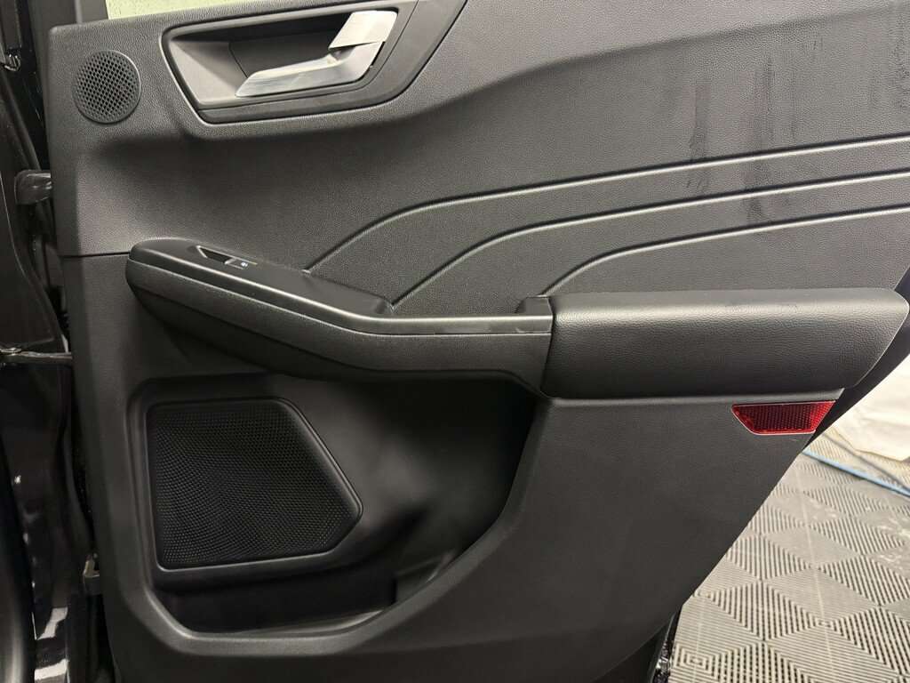 2025 Ford Escape PHEV PREMIUM PACKAGE PANORMAIC MOONROOF - Thumbnail 36