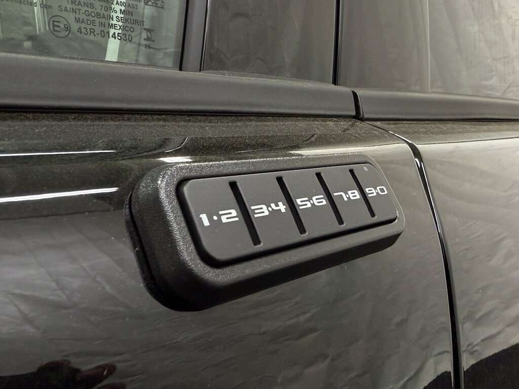 2025 Ford Bronco Sport OUTER BANKS SASQUATCH TECH PACKAGE MOONROOF - Thumbnail 8