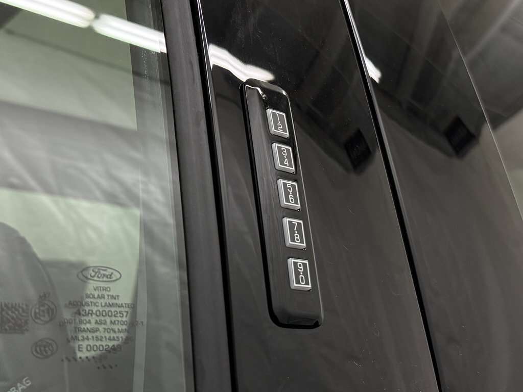 2026 Ford F-350 LARIAT FX4 OFF ROAD PACKAGE MOONROOF - Thumbnail 8