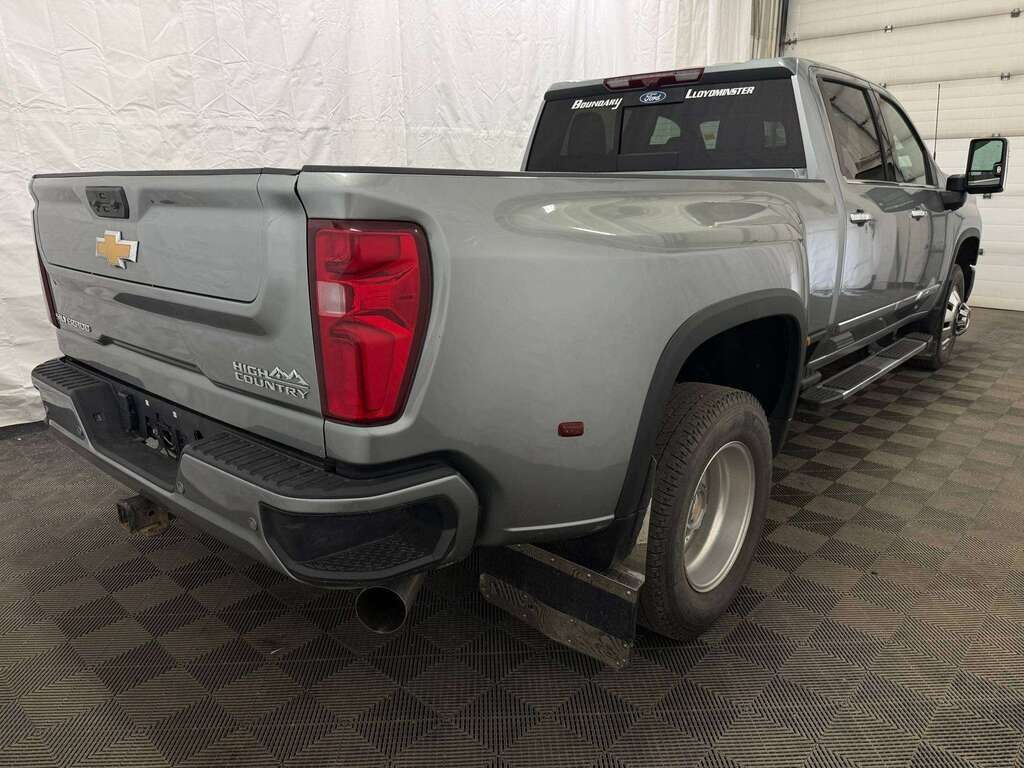 2024 Chevrolet Silverado 3500 HIGH COUNTRY 6.6 DIESEL DRW - Thumbnail 16
