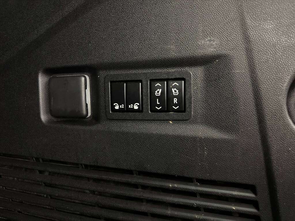 2021 GMC Yukon SLT 7 PASSENGER | HEATED LEATHER | NAV | SUNROOF - Thumbnail 18
