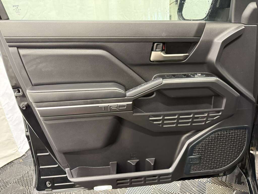 2024 Toyota Tacoma TRD OFF ROAD | HTD/CLD LEATHER | SUNROOF | TONNEAU - Thumbnail 14