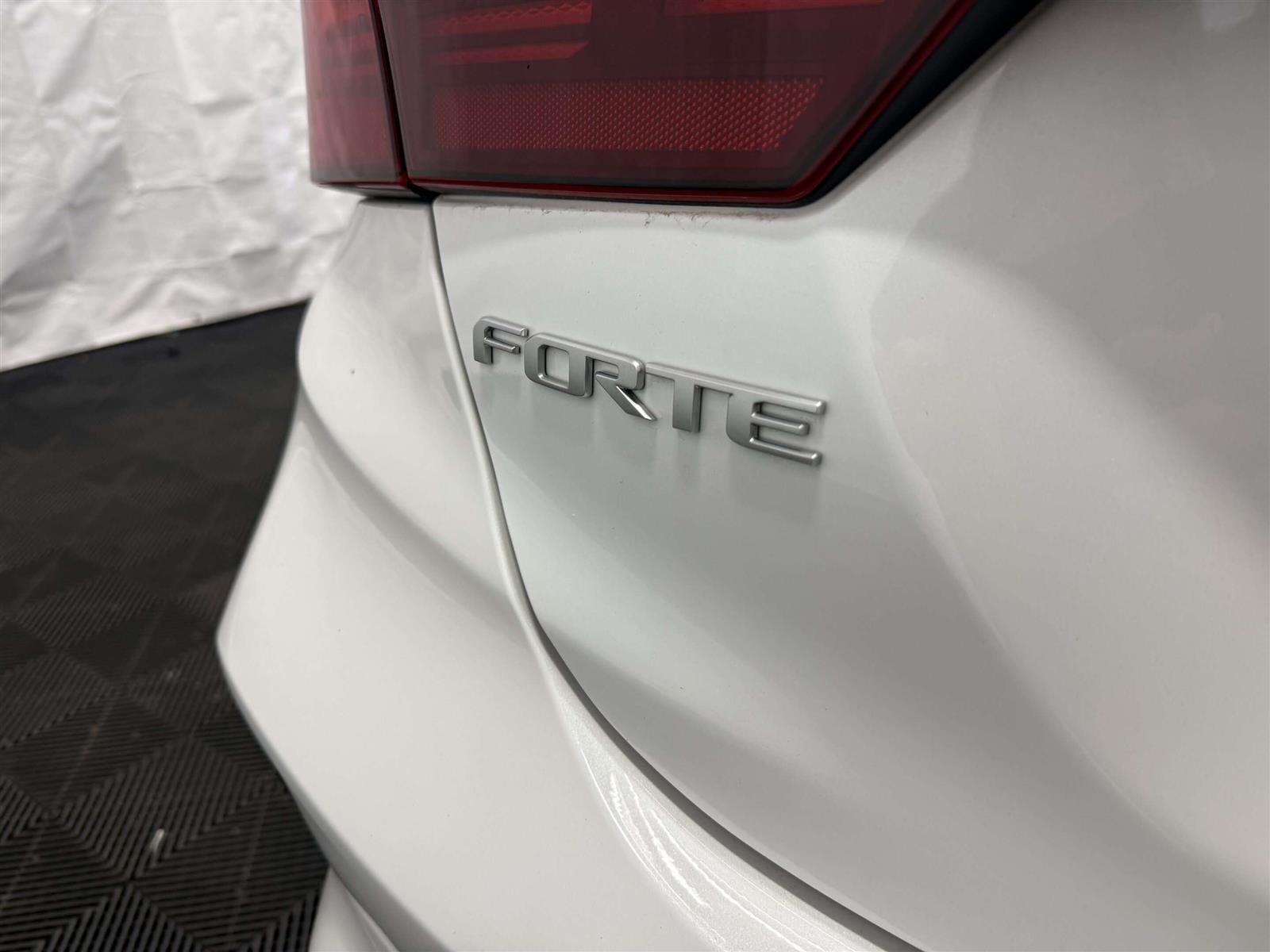 2023 Kia Forte GT LIMITED | HTD/CLD LEATHER | MOONROOF - Thumbnail 11