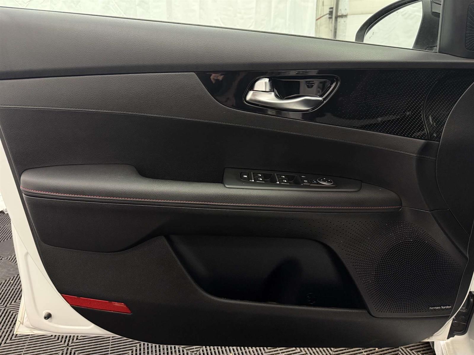 2023 Kia Forte GT LIMITED | HTD/CLD LEATHER | MOONROOF - Thumbnail 16