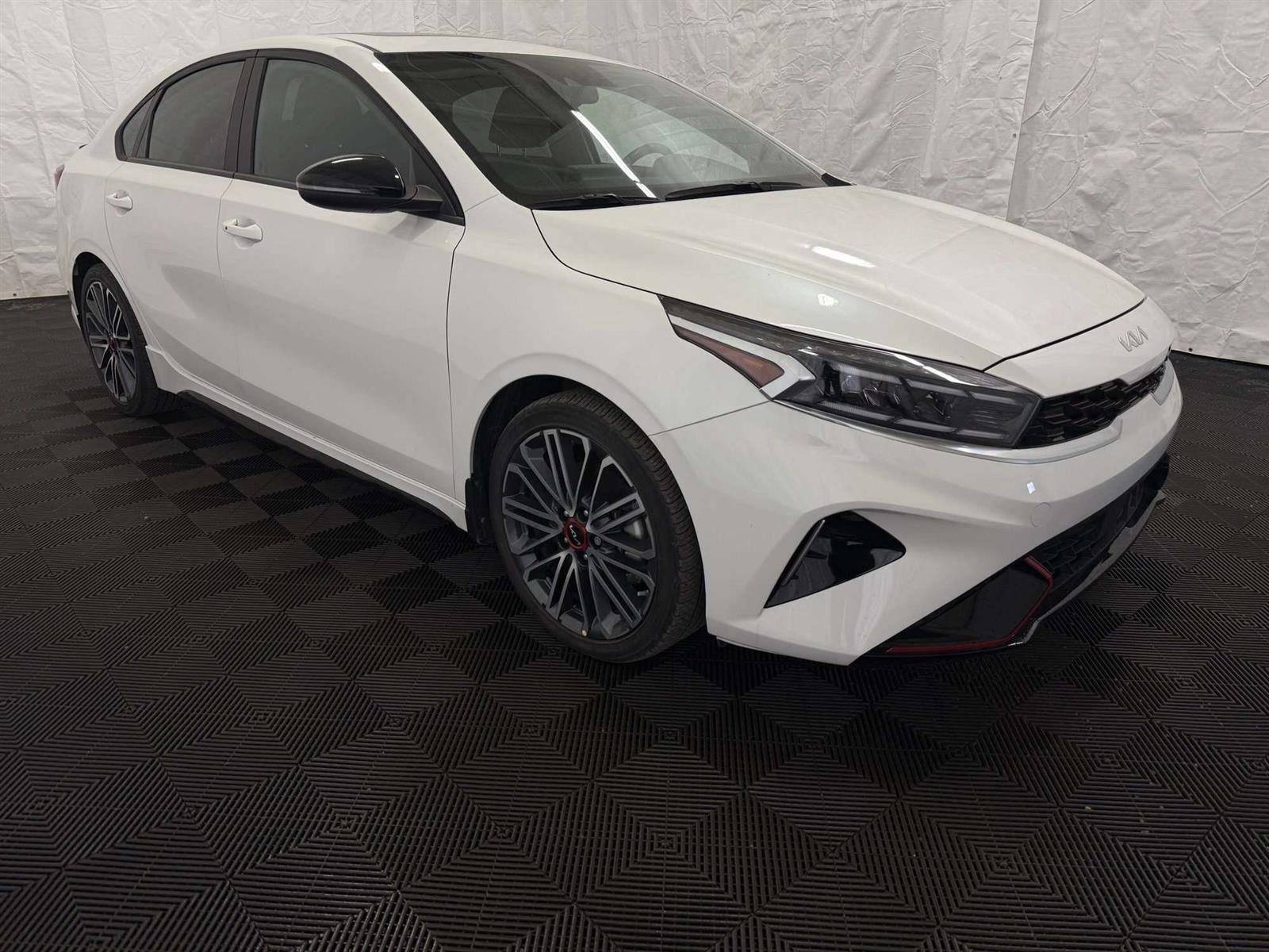 2023 Kia Forte GT LIMITED | HTD/CLD LEATHER | MOONROOF - Thumbnail 2