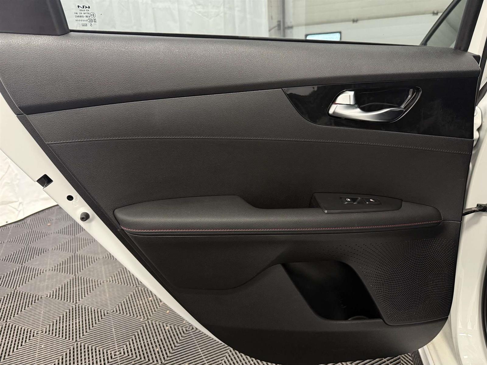 2023 Kia Forte GT LIMITED | HTD/CLD LEATHER | MOONROOF - Thumbnail 37