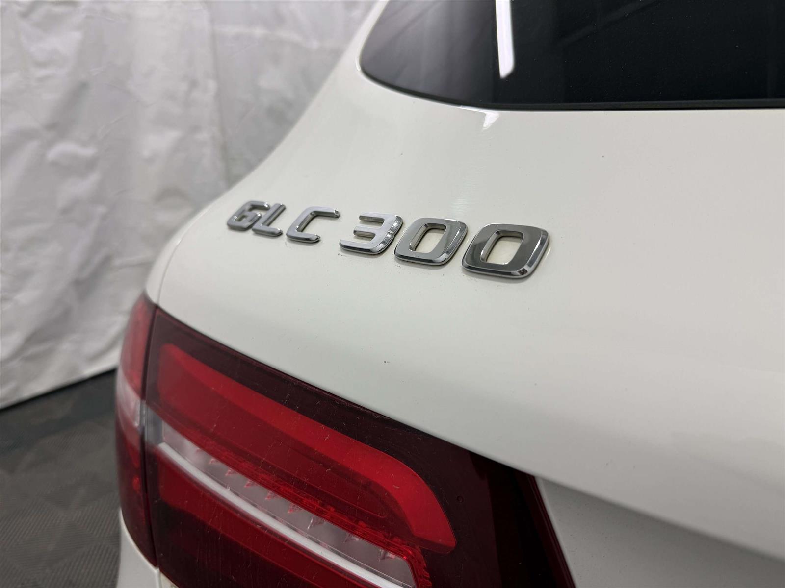 2019 Mercedes-Benz GLC GLC 300 4MATIC - Thumbnail 12