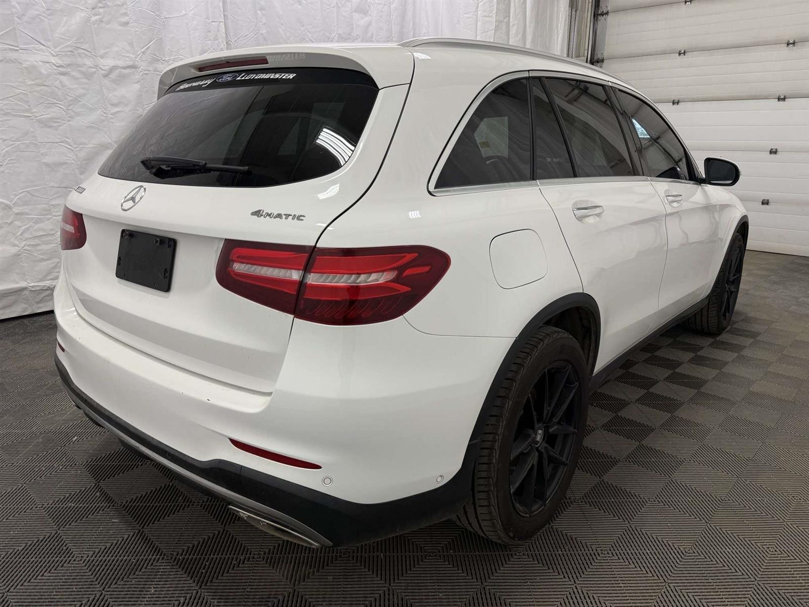 2019 Mercedes-Benz GLC GLC 300 4MATIC - Thumbnail 15