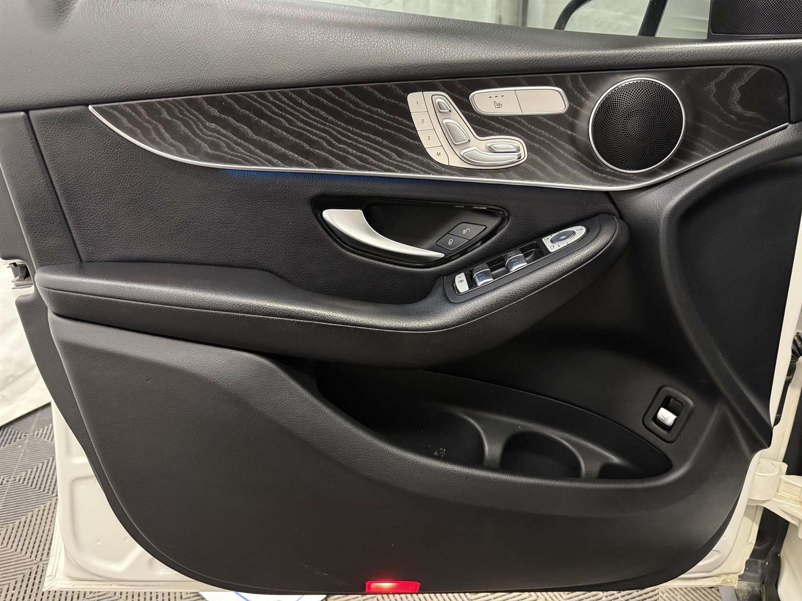 2019 Mercedes-Benz GLC GLC 300 4MATIC - Thumbnail 17