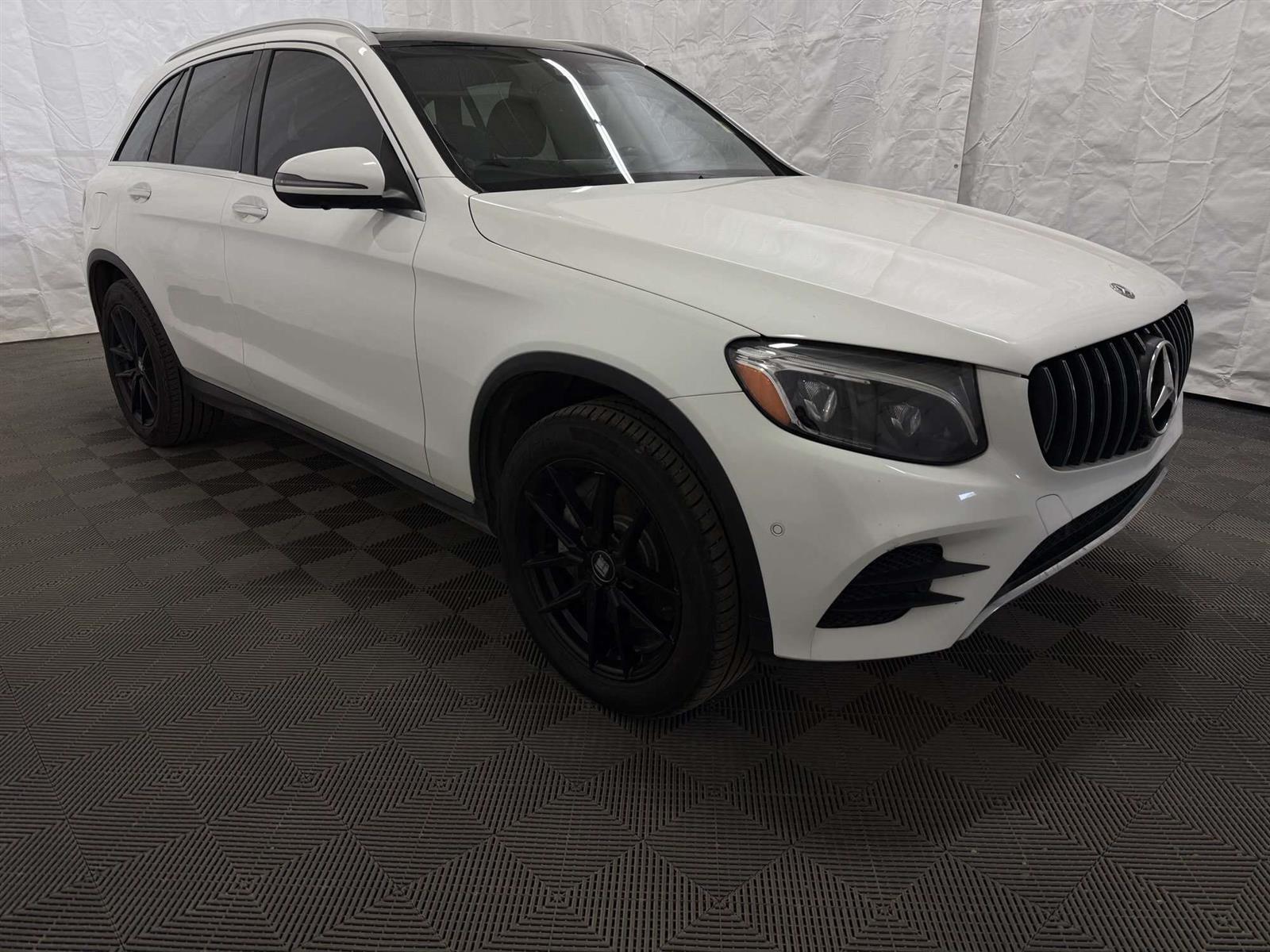2019 Mercedes-Benz GLC GLC 300 4MATIC - Thumbnail 2