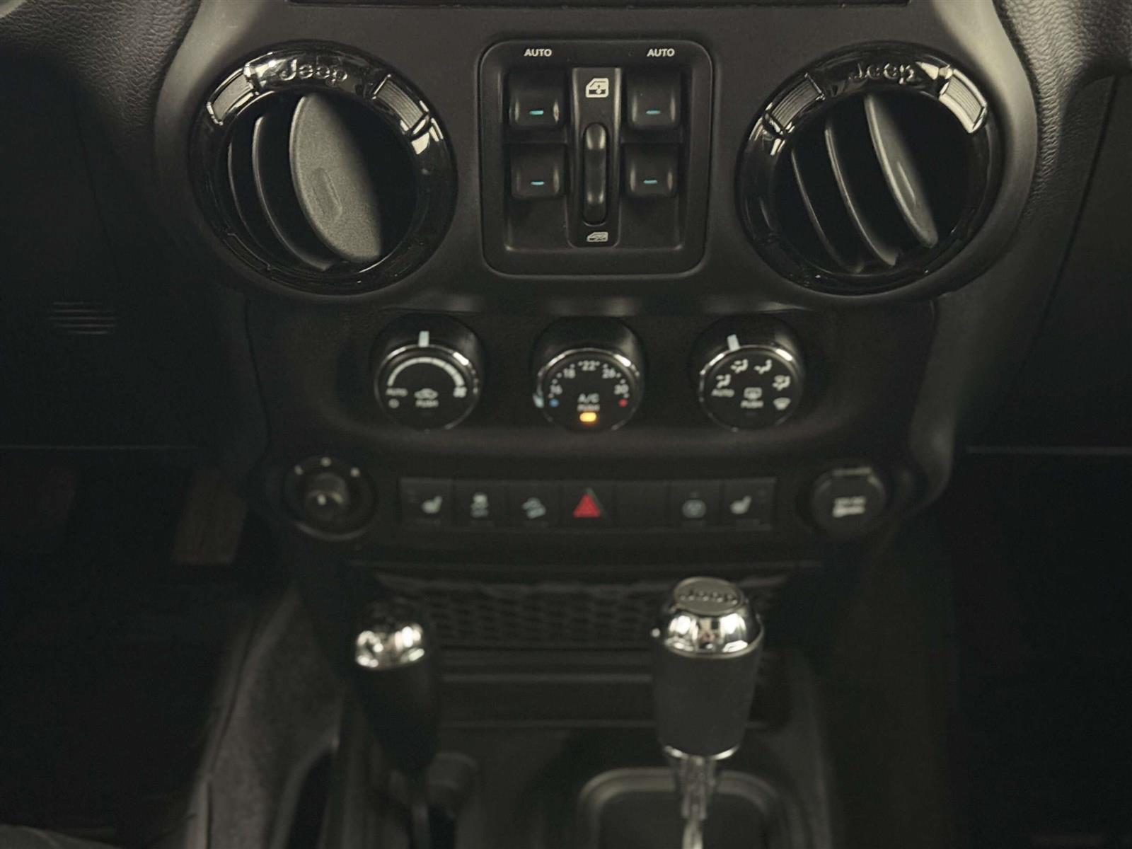 2016 Jeep Wrangler WRANGLER SAHARA BACKCOUNTRY | HEATED LEATHER - Thumbnail 31