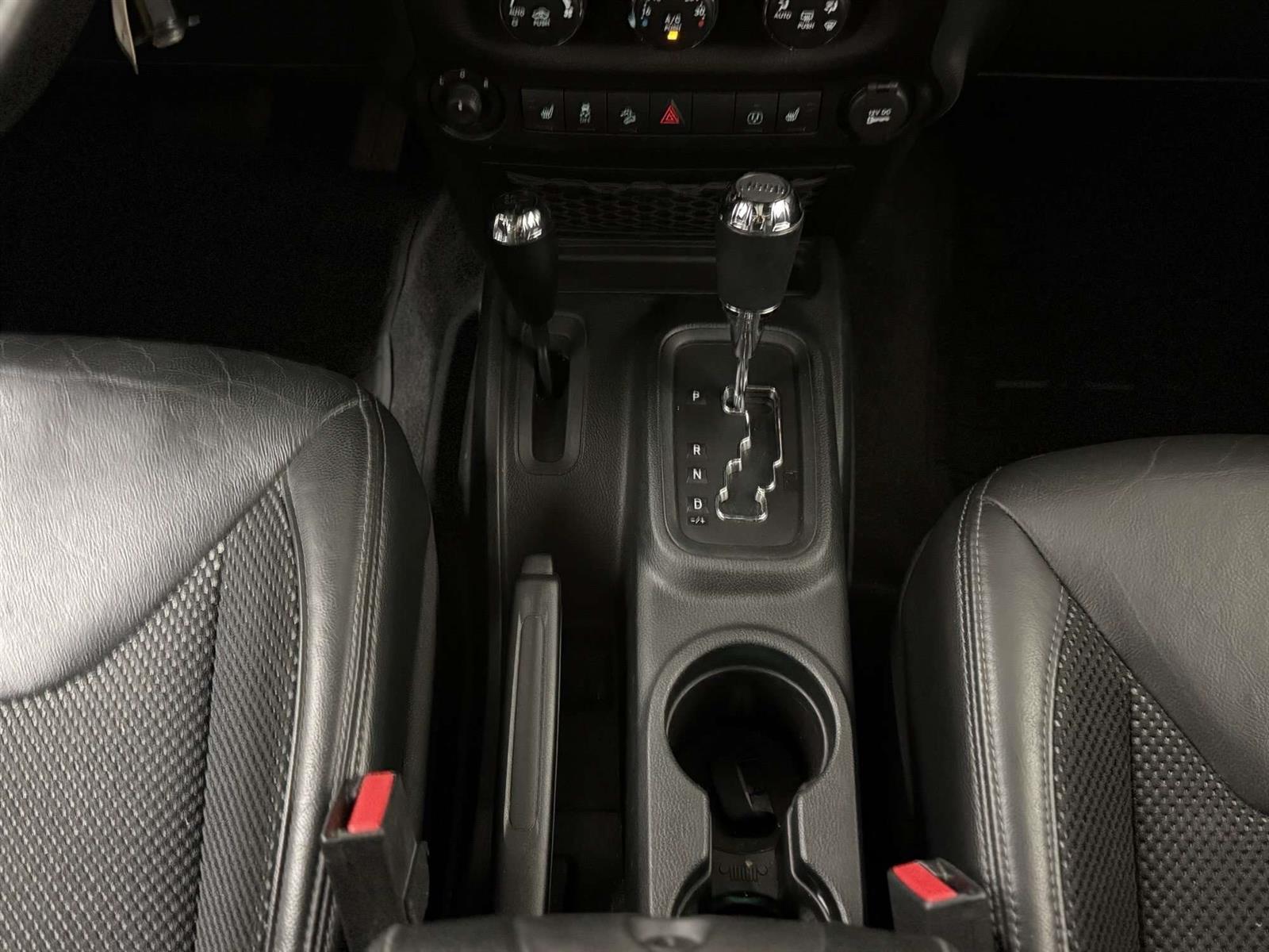 2016 Jeep Wrangler WRANGLER SAHARA BACKCOUNTRY | HEATED LEATHER - Thumbnail 32