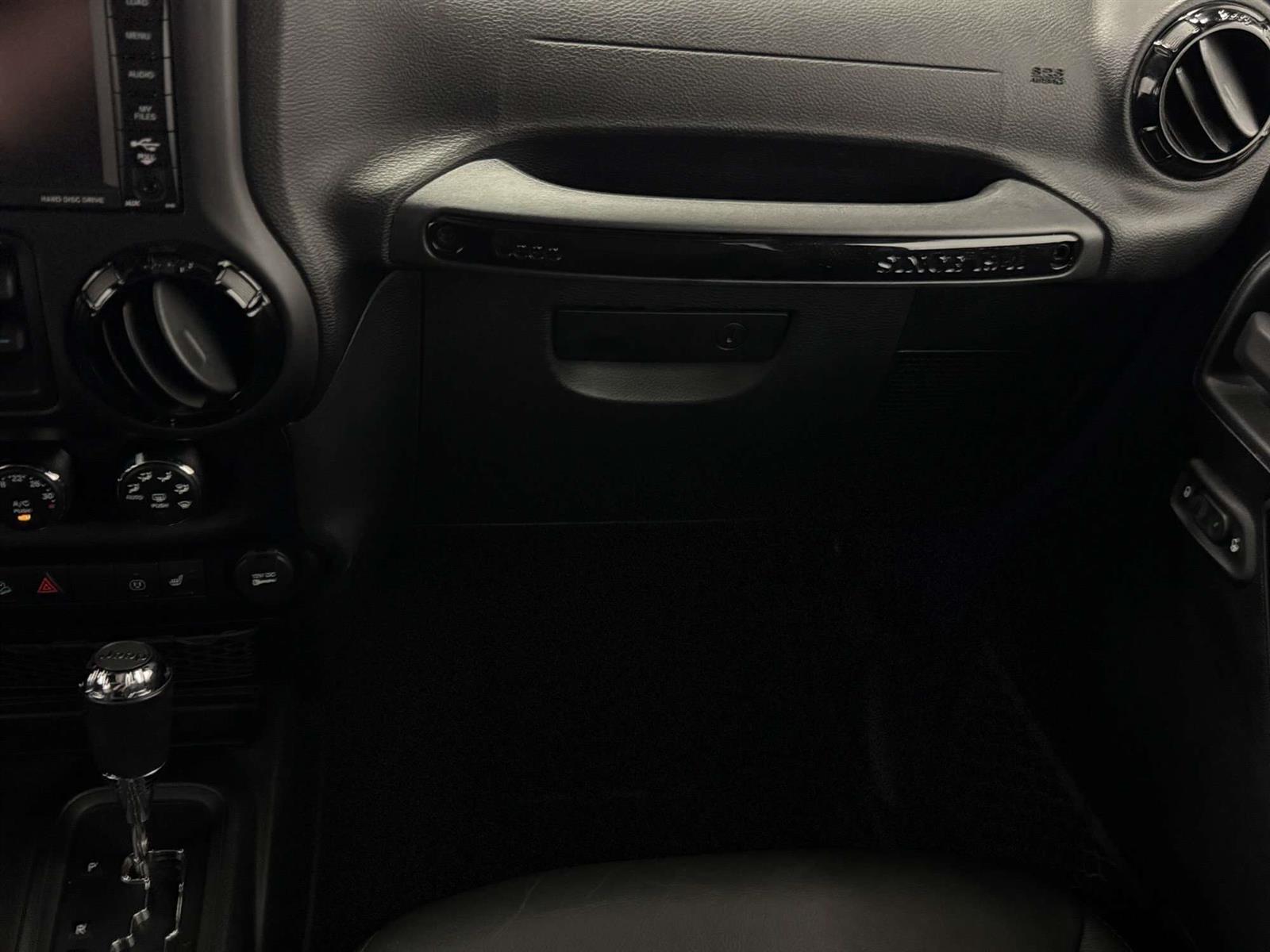 2016 Jeep Wrangler WRANGLER SAHARA BACKCOUNTRY | HEATED LEATHER - Thumbnail 33