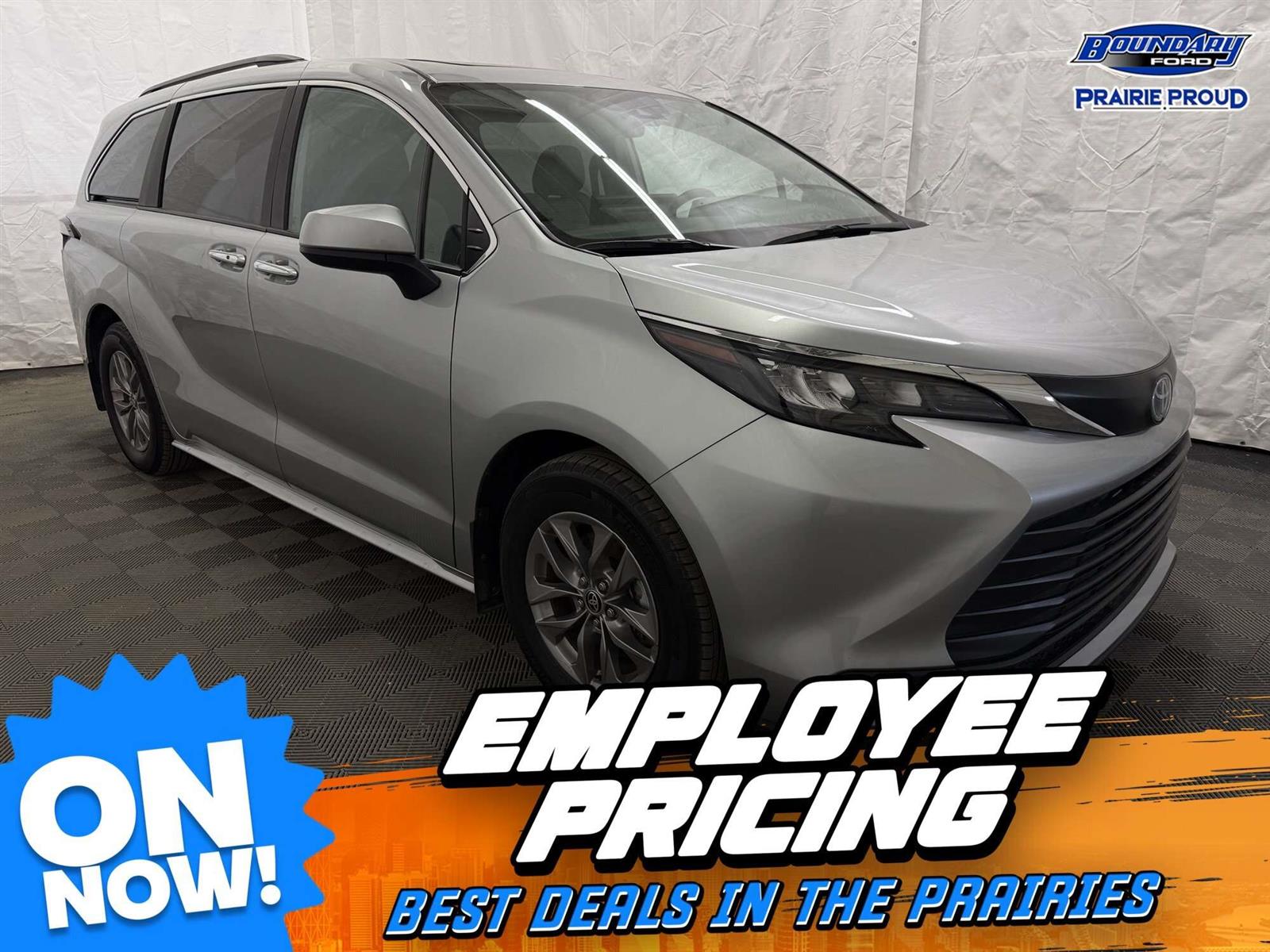 2025 Toyota Sienna XLE 8 PASSENGER | LEATHER | MOOROOF - Main View