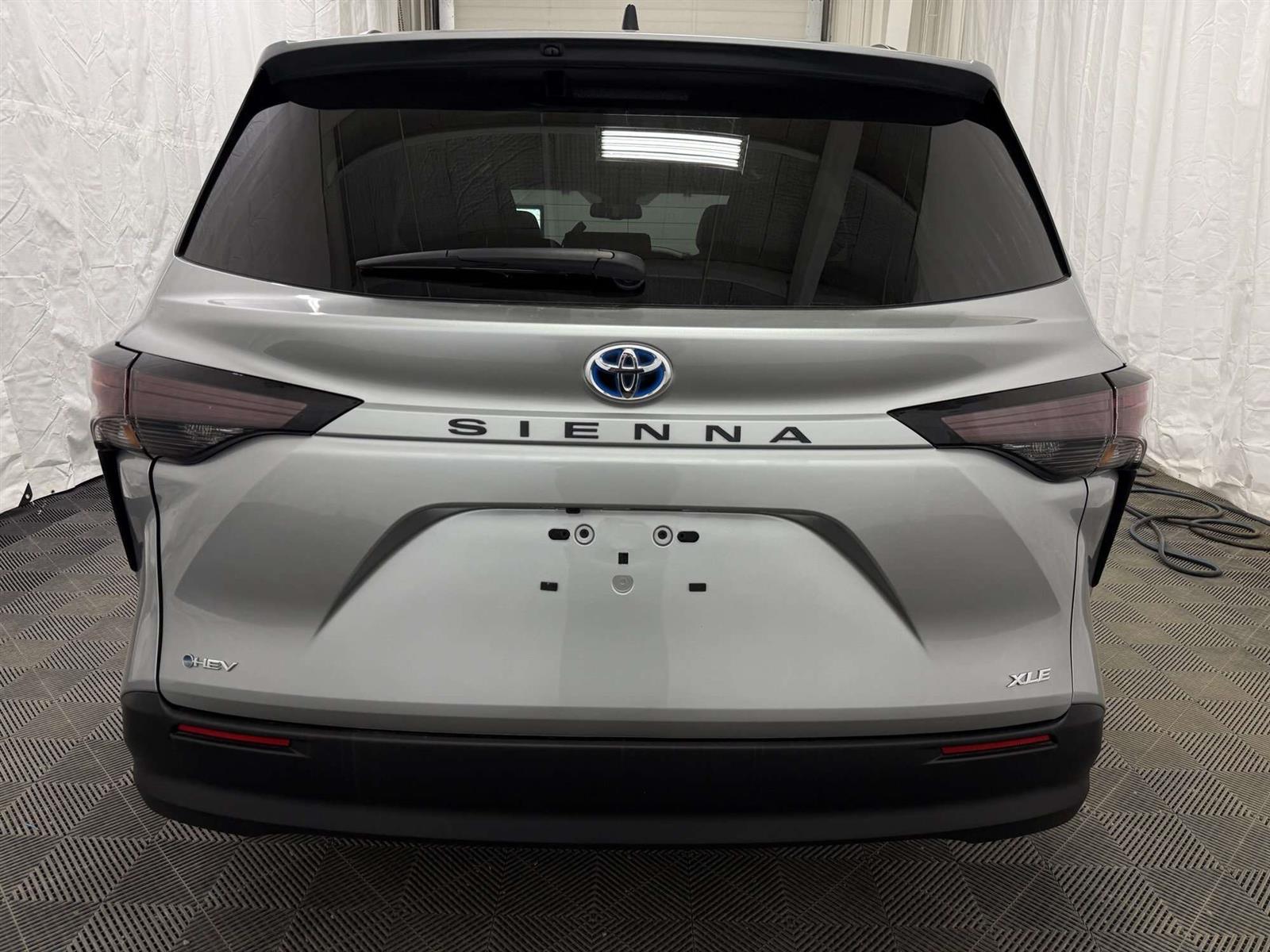 2025 Toyota Sienna XLE 8 PASSENGER | LEATHER | MOOROOF - Thumbnail 10