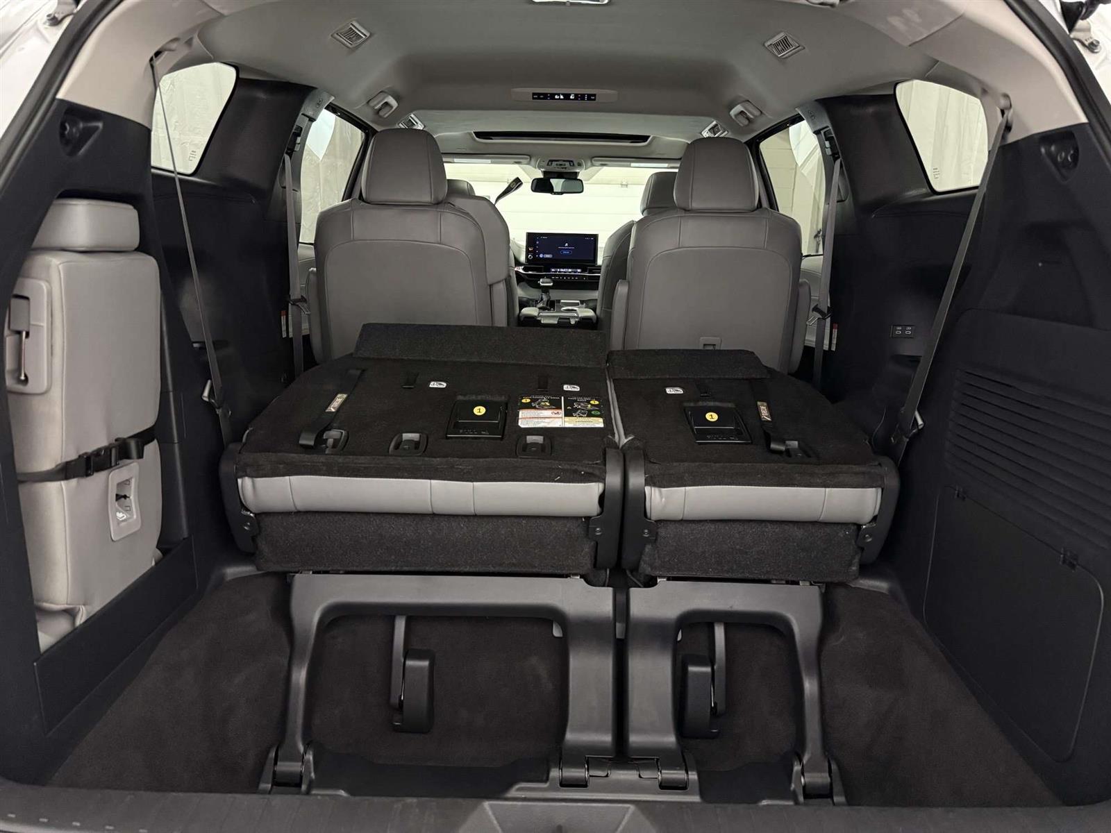 2025 Toyota Sienna XLE 8 PASSENGER | LEATHER | MOOROOF - Thumbnail 15
