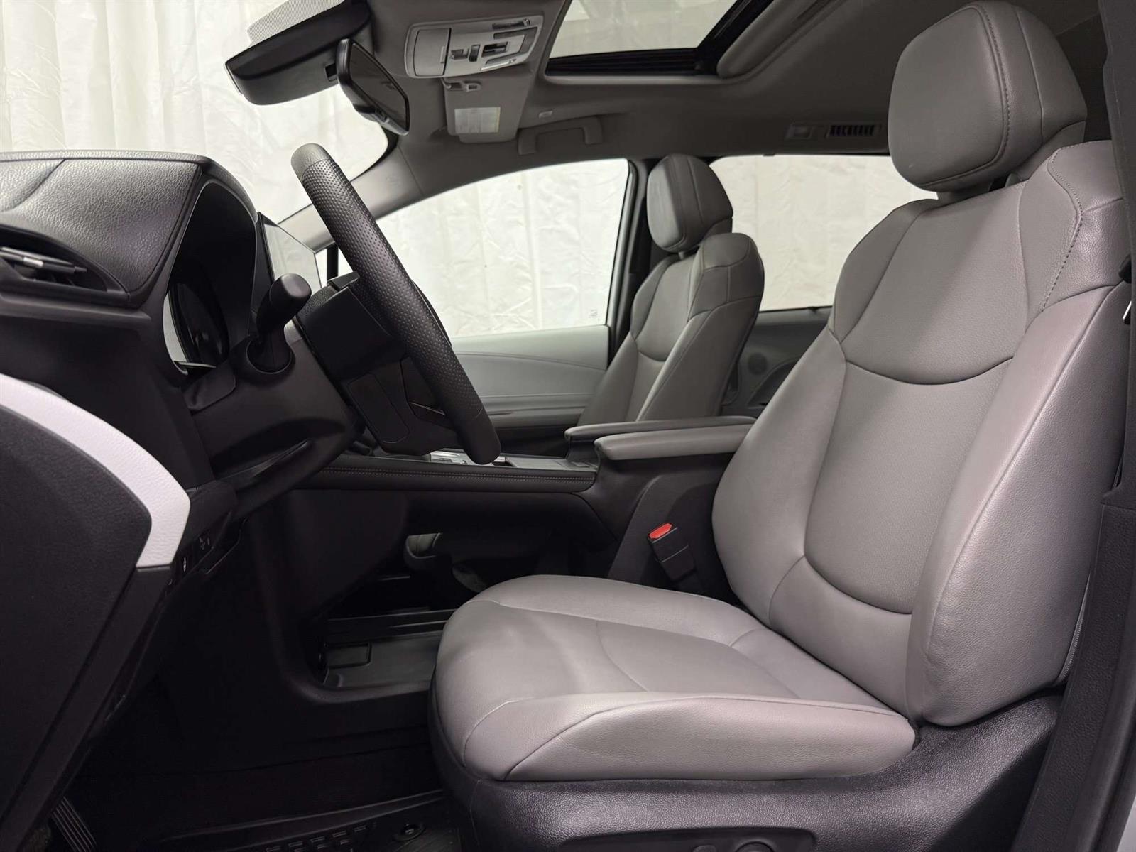2025 Toyota Sienna XLE 8 PASSENGER | LEATHER | MOOROOF - Thumbnail 21